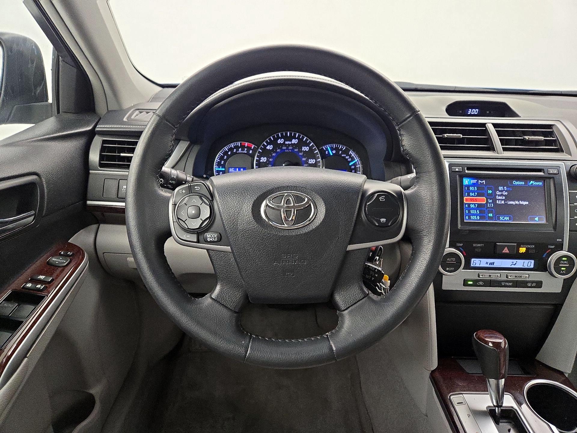 Thumbnail: 2014 Toyota Camry - 10
