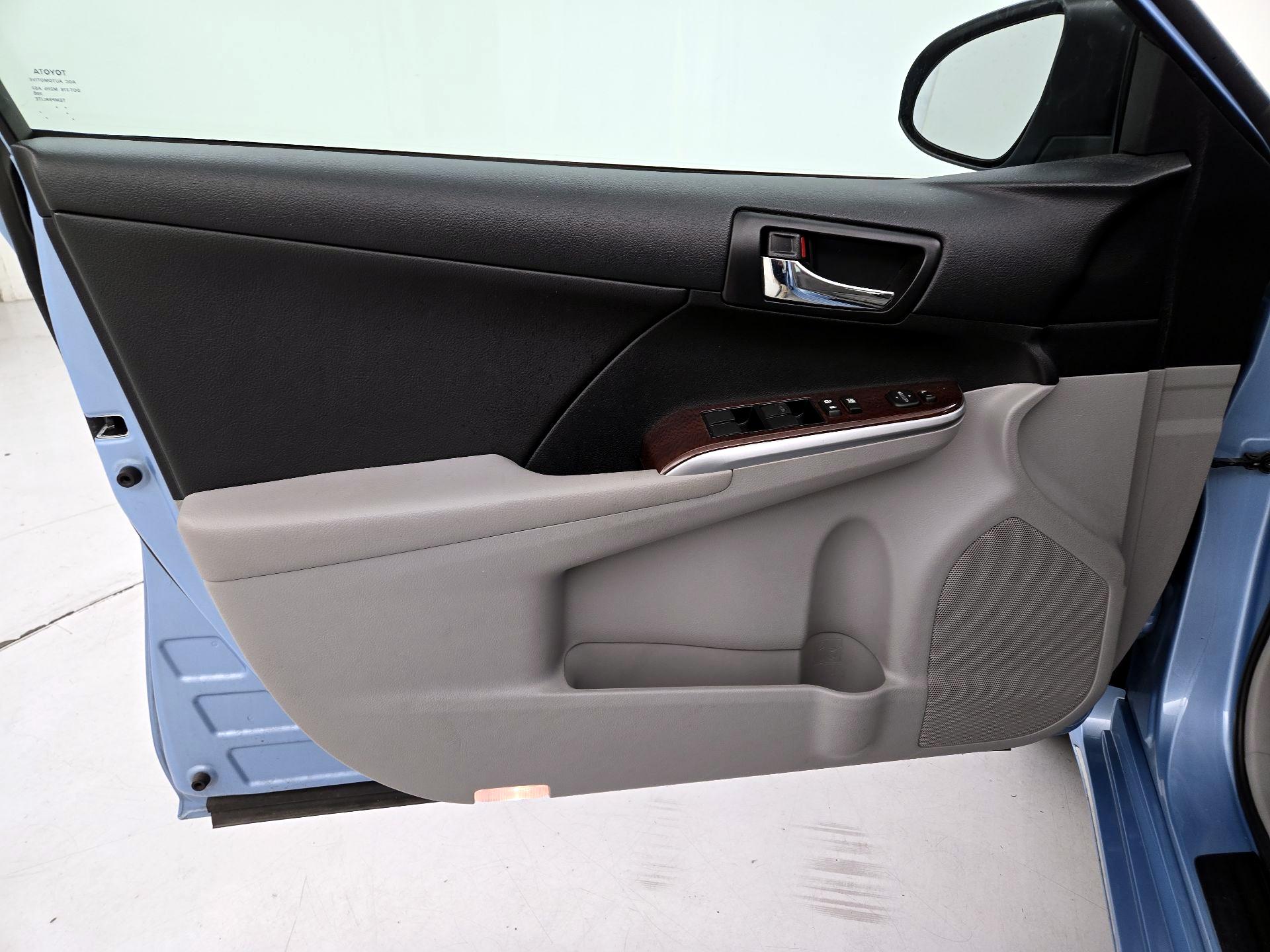 Thumbnail: 2014 Toyota Camry - 12