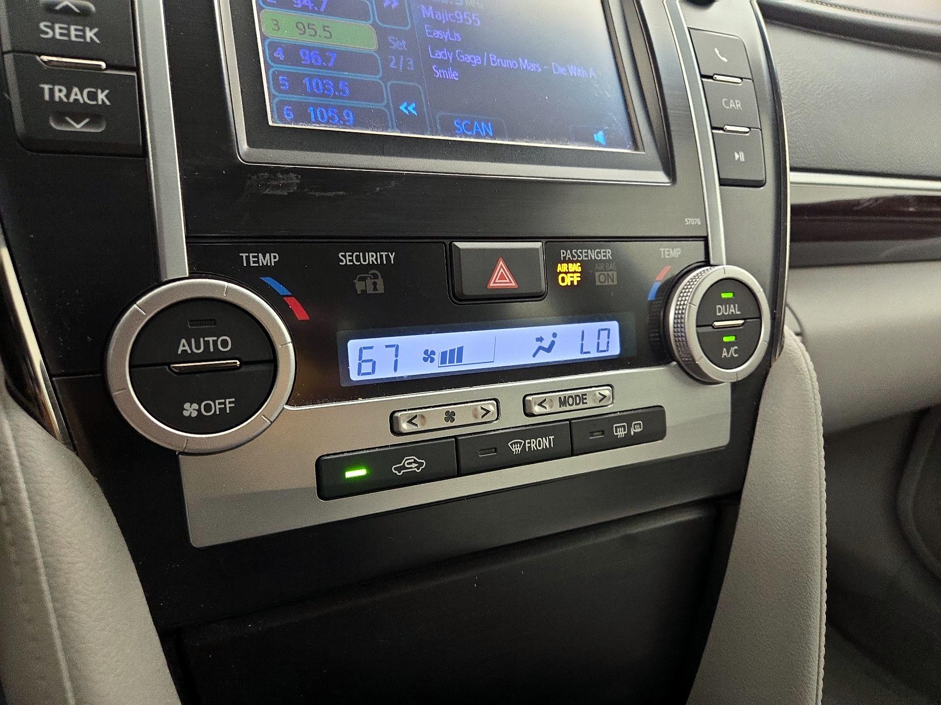 Thumbnail: 2014 Toyota Camry - 15