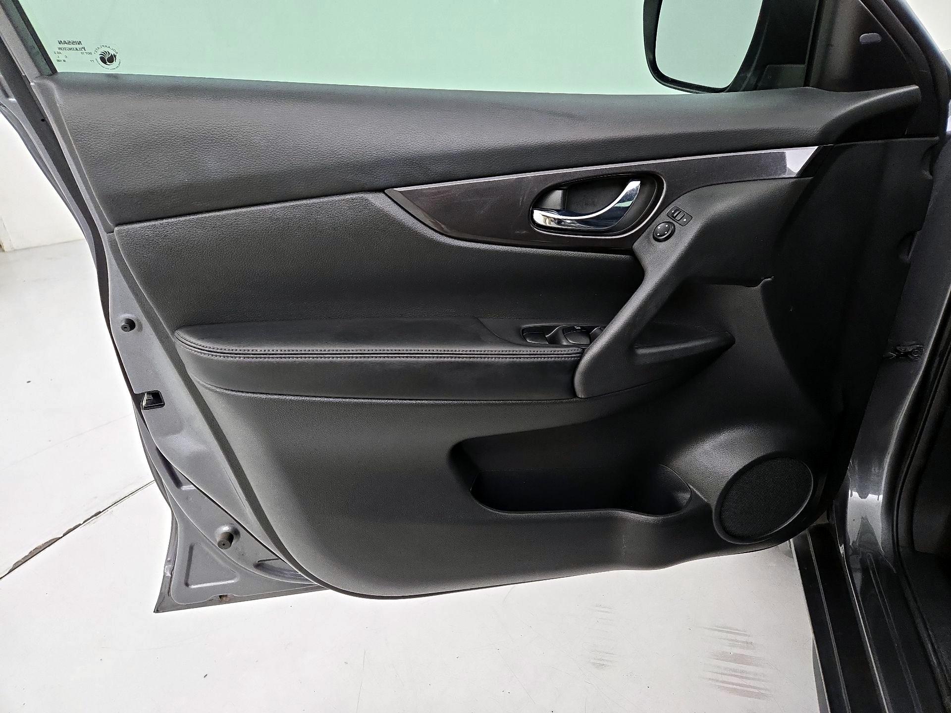 Thumbnail: 2018 Nissan Rogue - 12