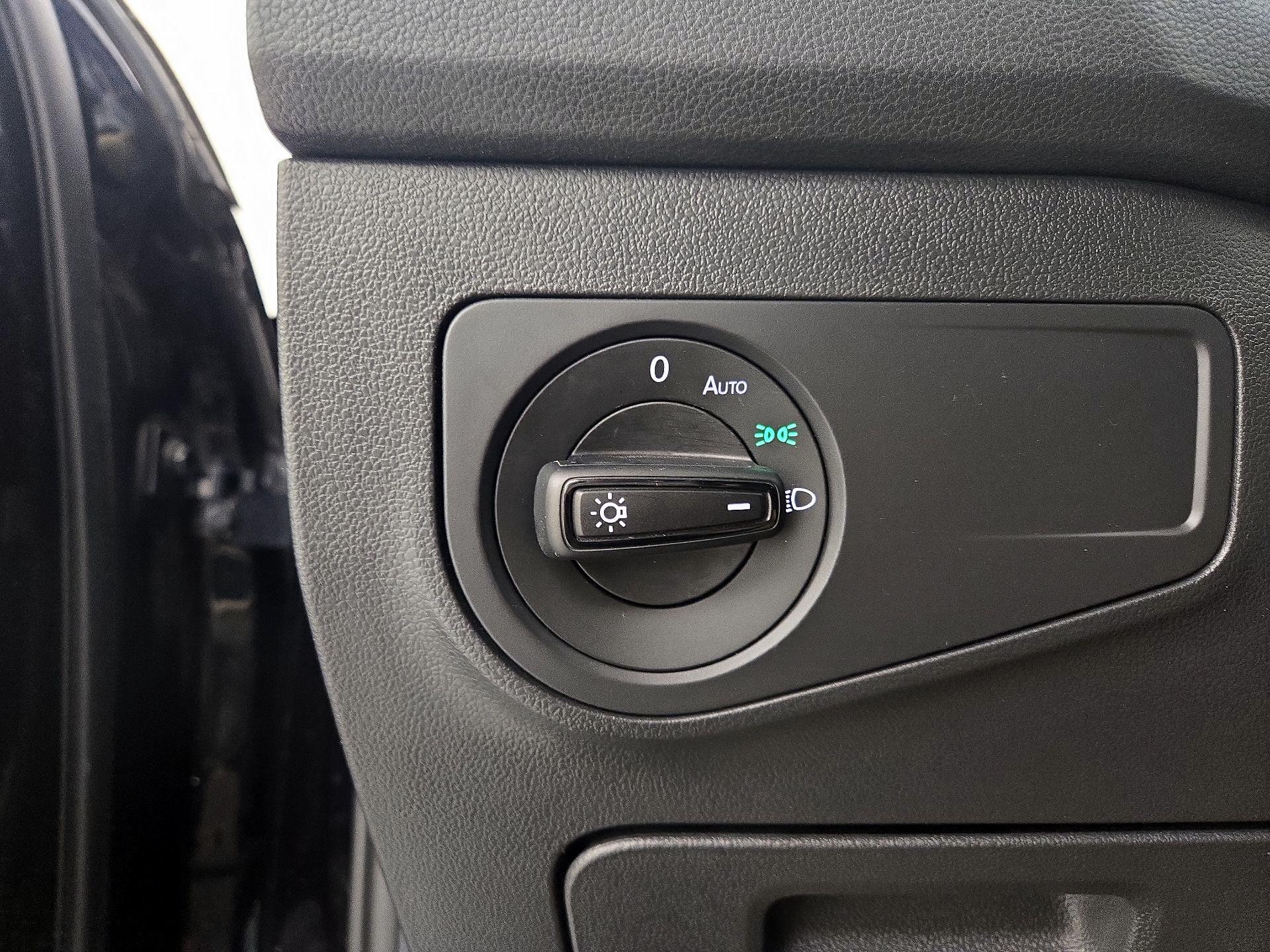 Thumbnail: 2020 Volkswagen Tiguan - 13