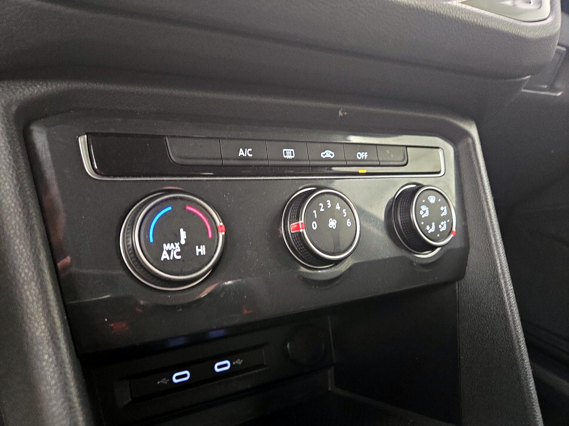 Thumbnail: 2020 Volkswagen Tiguan - 16