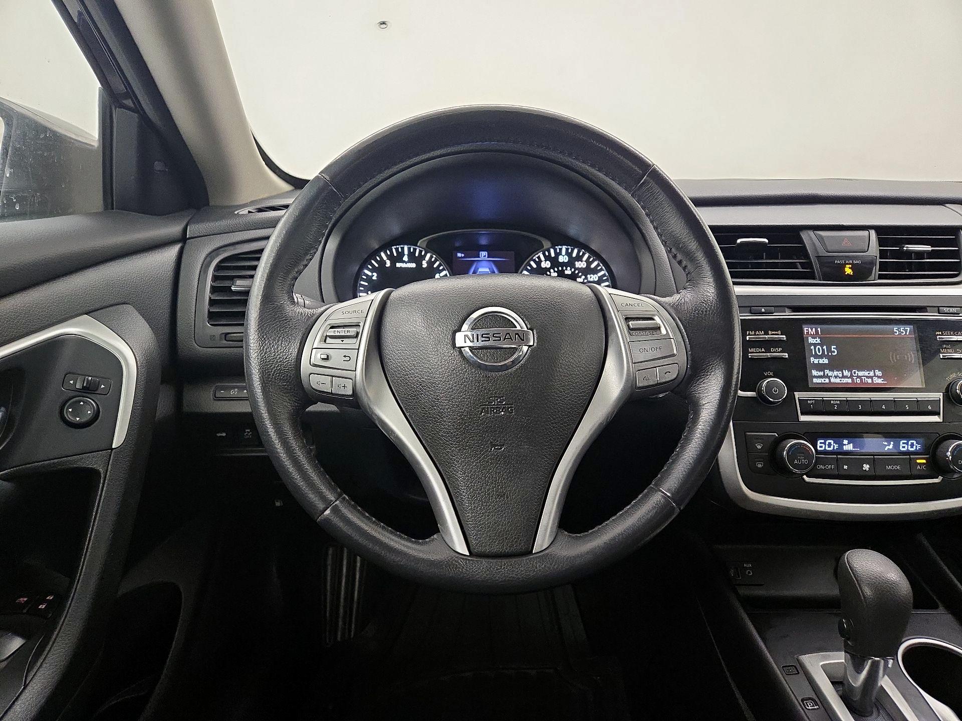 Thumbnail: 2017 Nissan Altima - 10