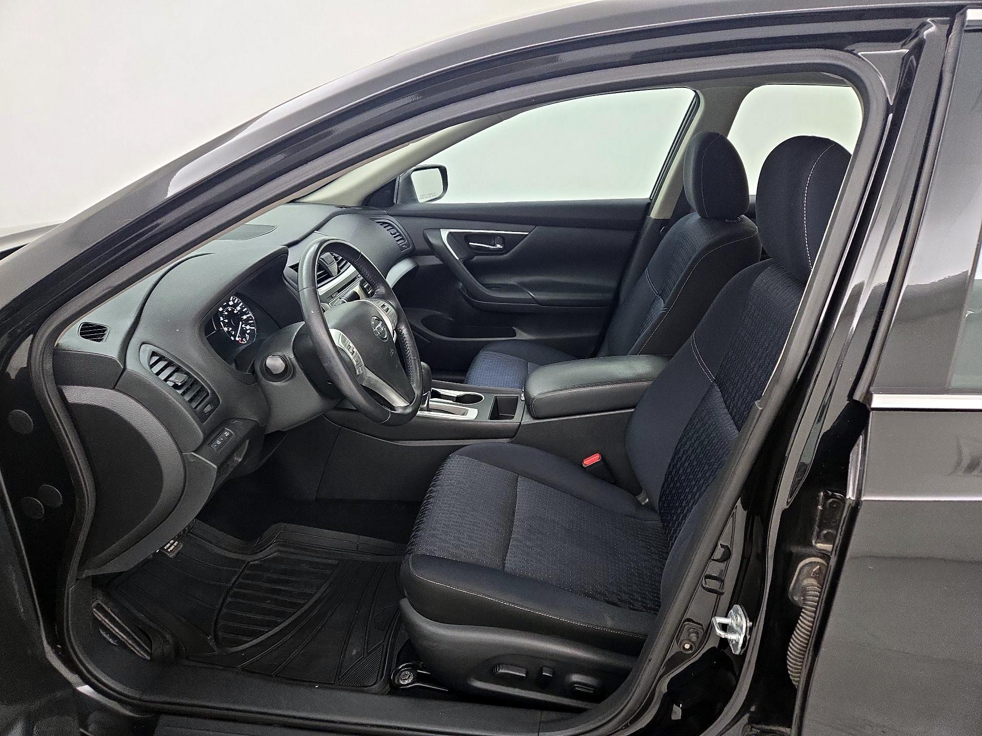 Thumbnail: 2017 Nissan Altima - 11