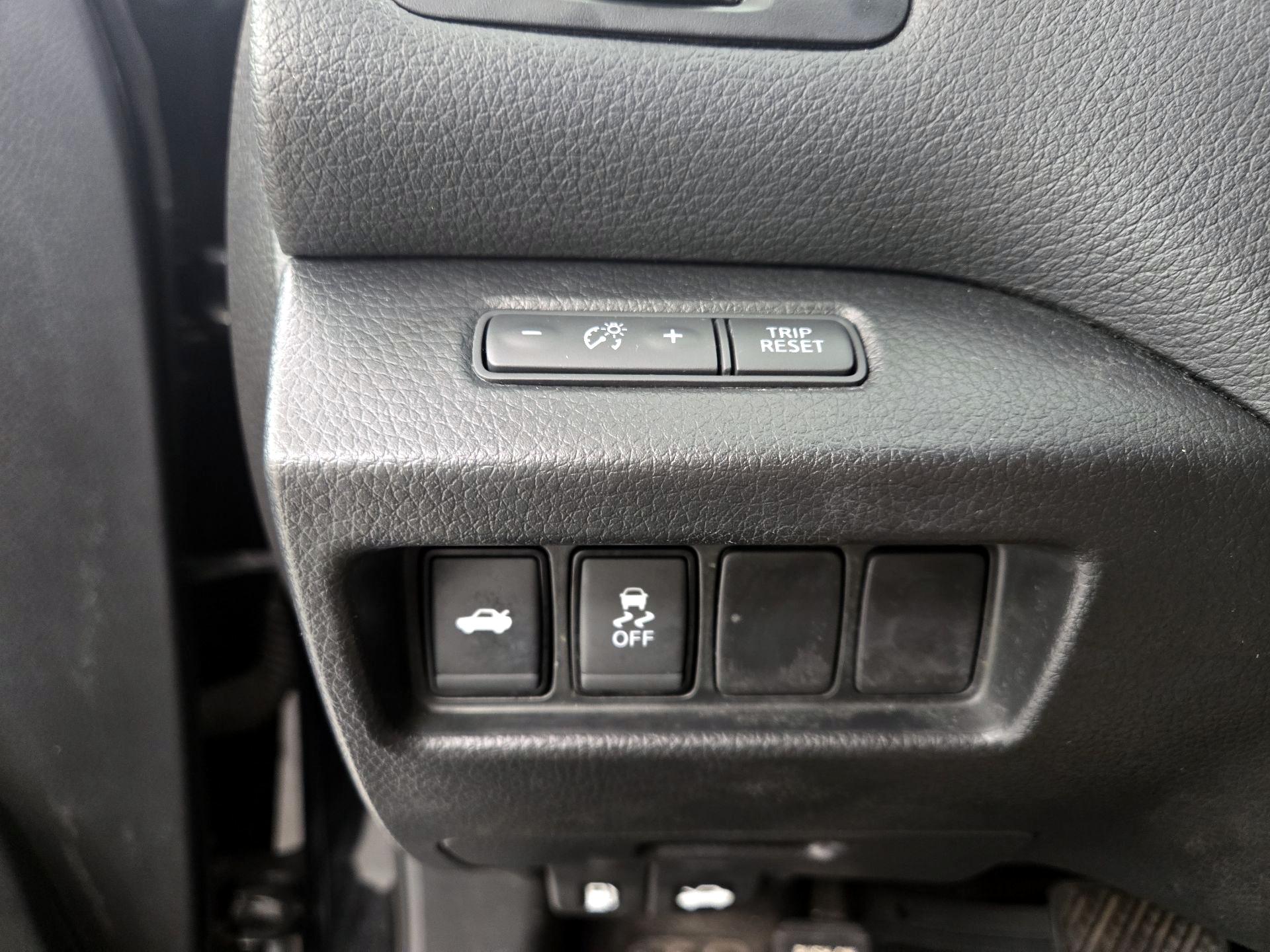 Thumbnail: 2017 Nissan Altima - 13