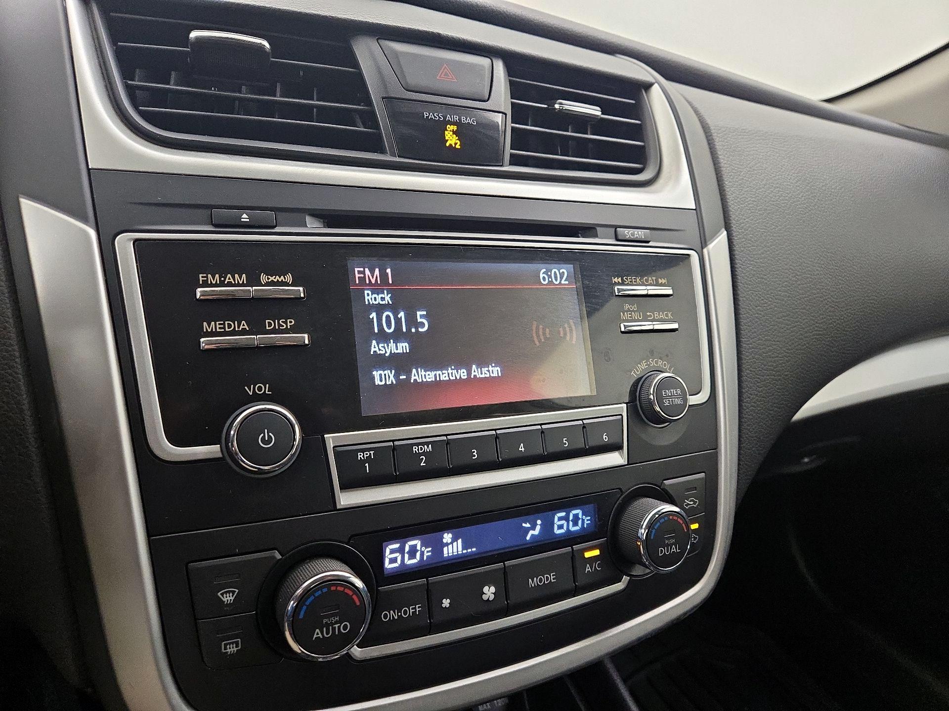 Thumbnail: 2017 Nissan Altima - 15