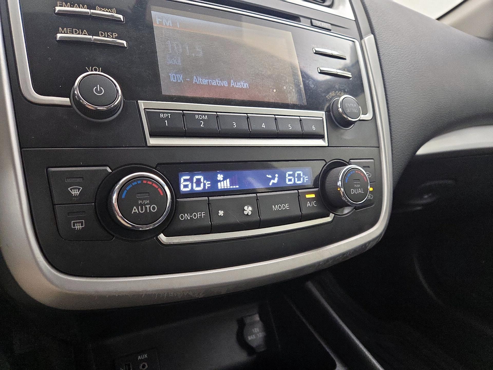 Thumbnail: 2017 Nissan Altima - 16