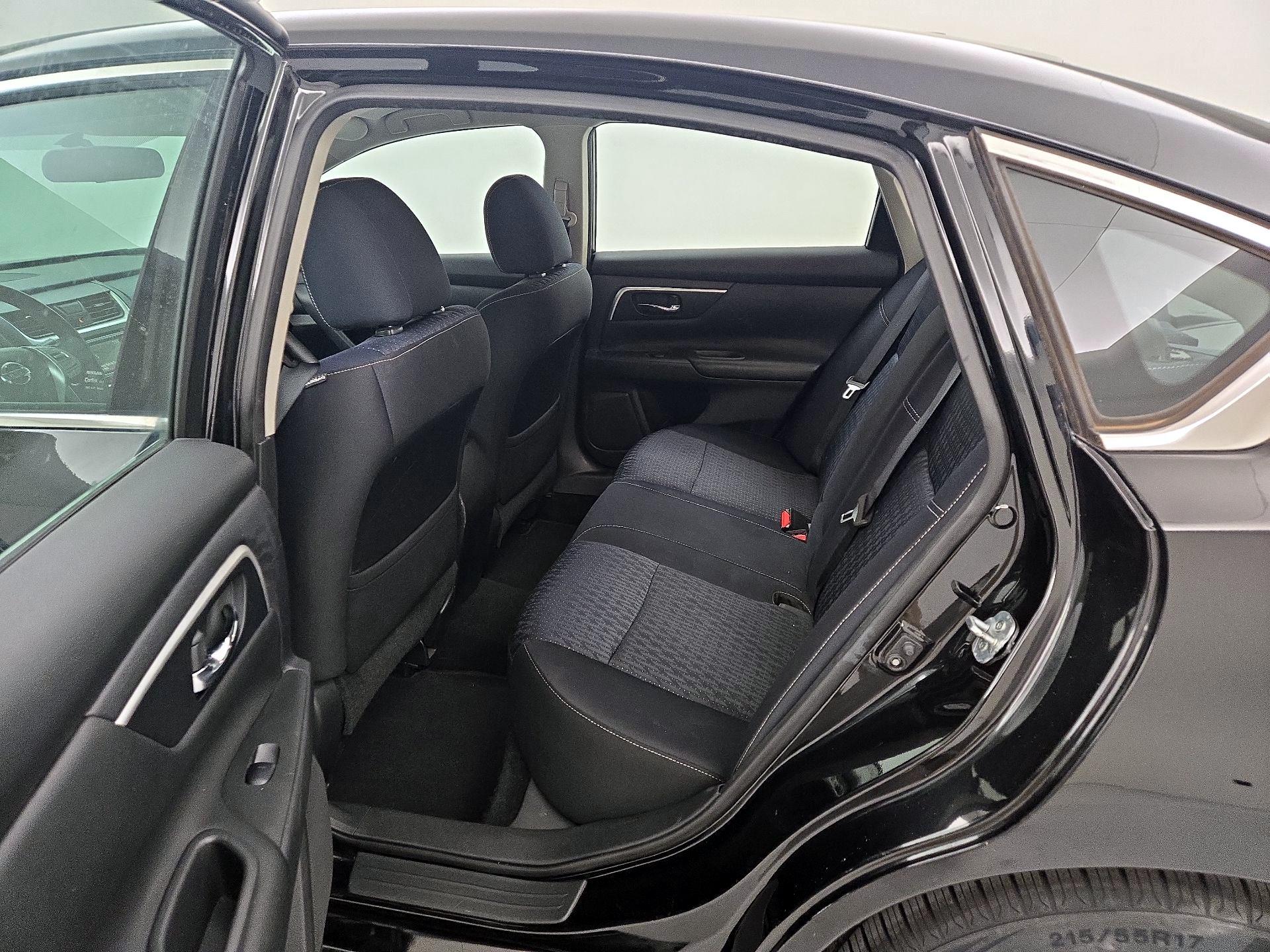 Thumbnail: 2017 Nissan Altima - 19