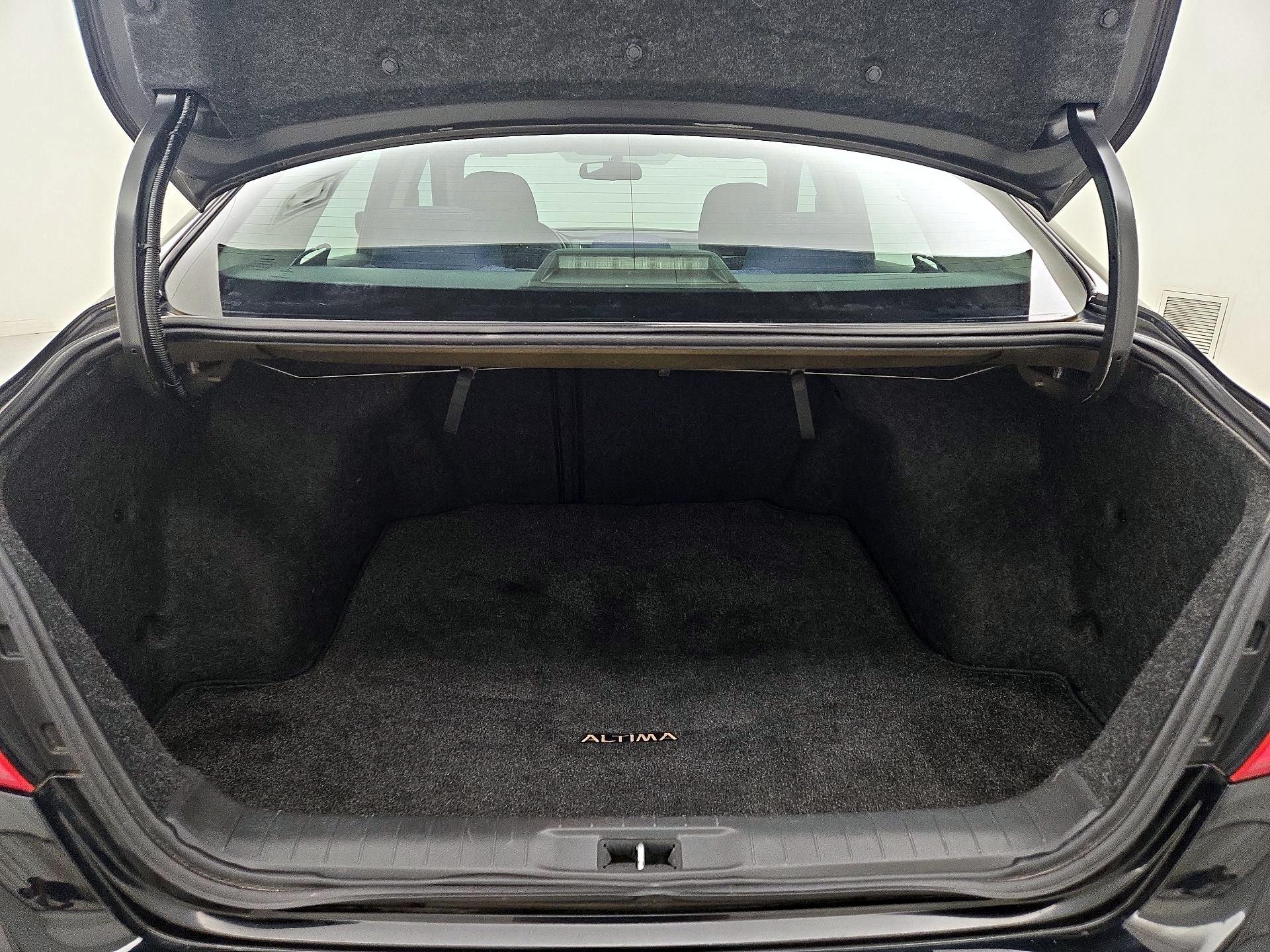 Thumbnail: 2017 Nissan Altima - 20