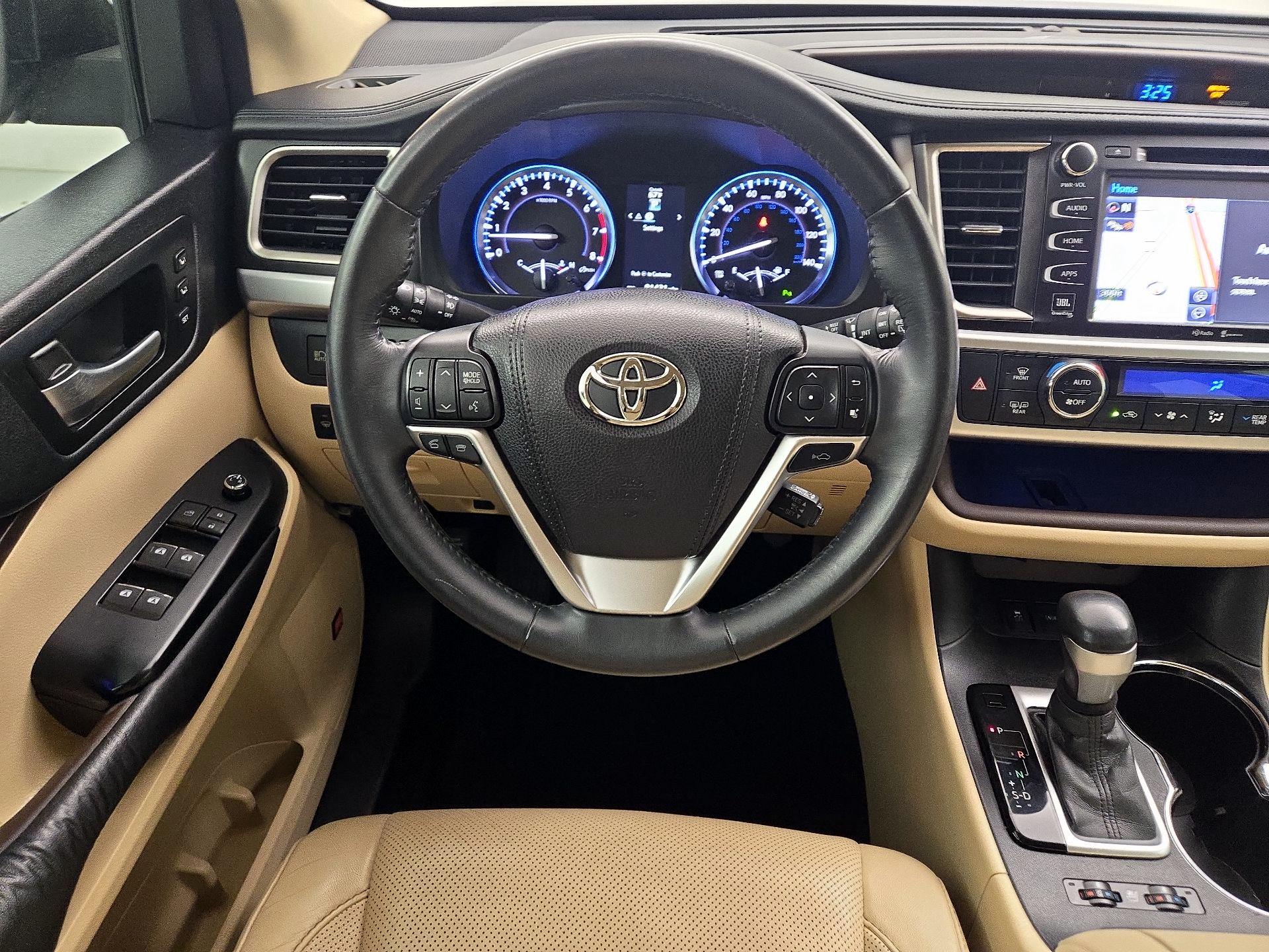 Thumbnail: 2015 Toyota Highlander - 10