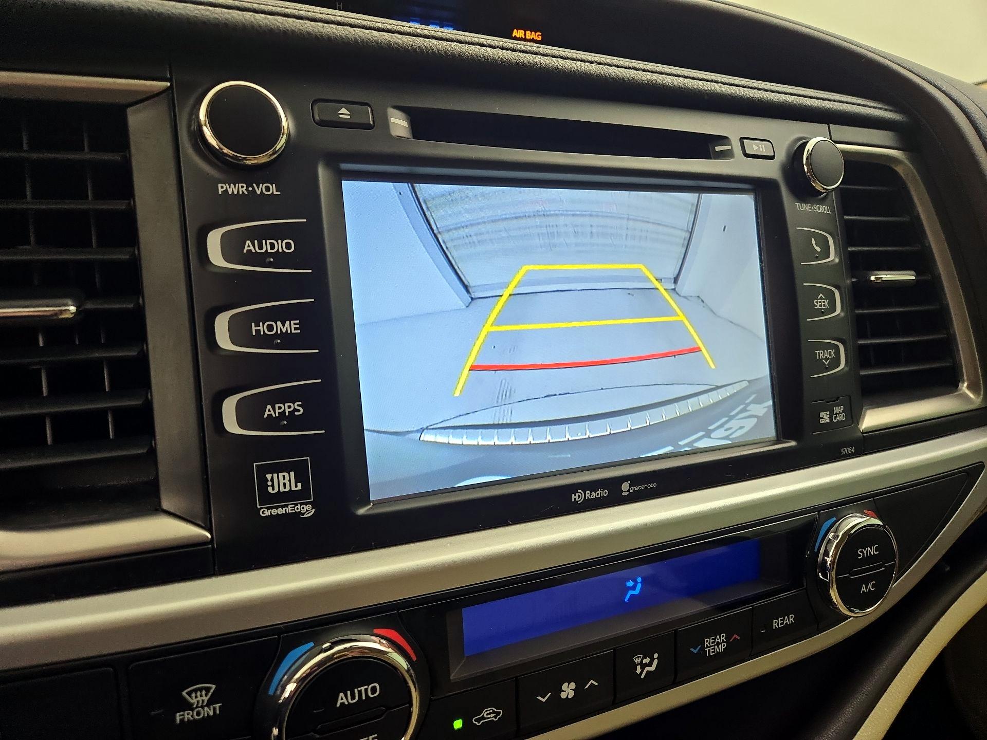 Thumbnail: 2015 Toyota Highlander - 15