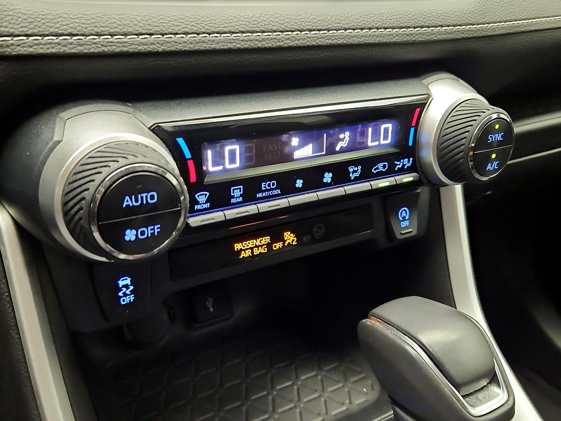 Thumbnail: 2022 Toyota RAV4 - 16