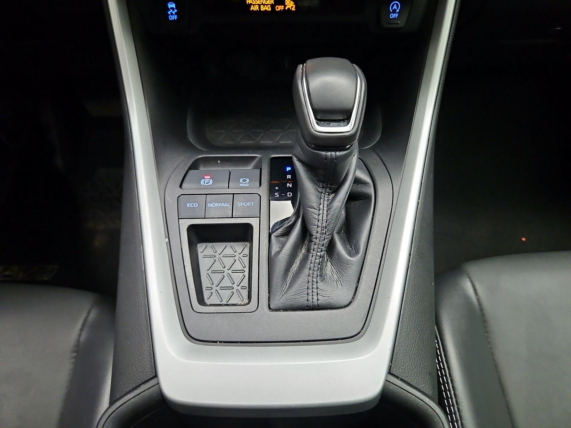 Thumbnail: 2022 Toyota RAV4 - 17