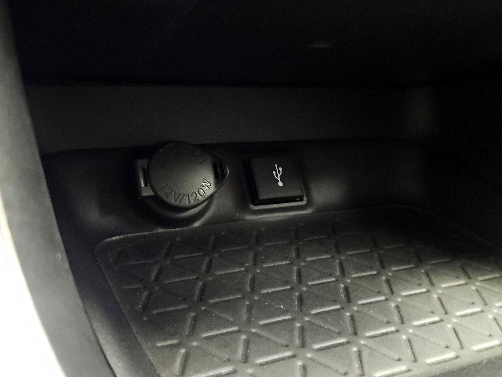 Thumbnail: 2022 Toyota RAV4 - 18