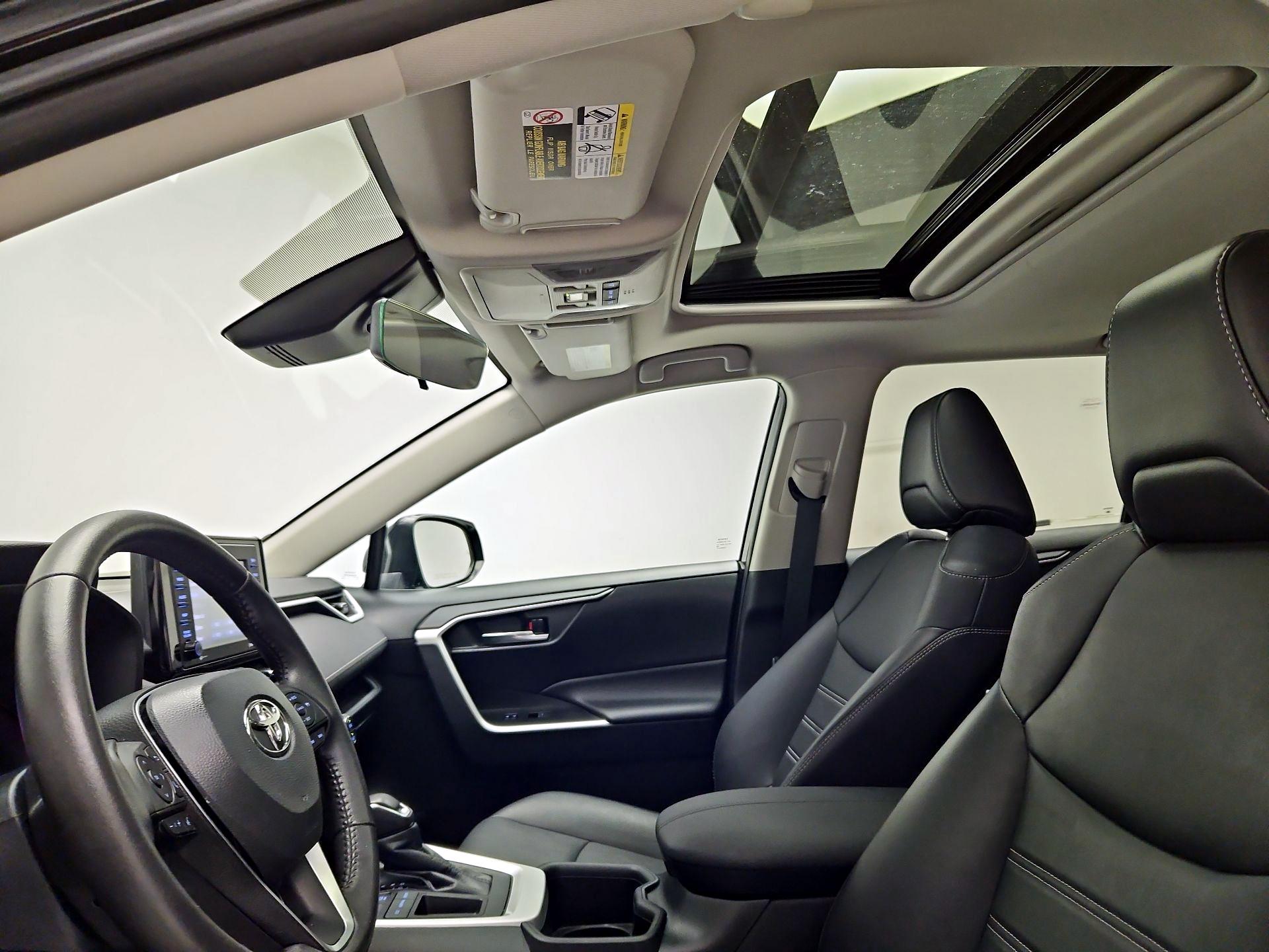 Thumbnail: 2022 Toyota RAV4 - 19