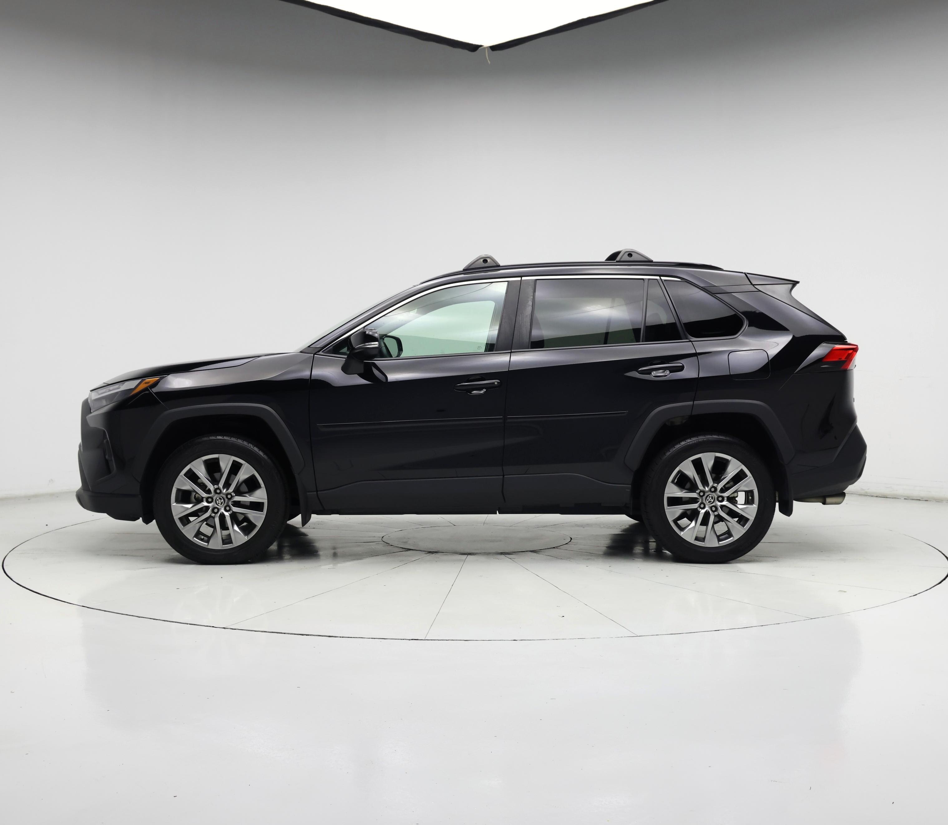 Thumbnail: 2022 Toyota RAV4 - 3