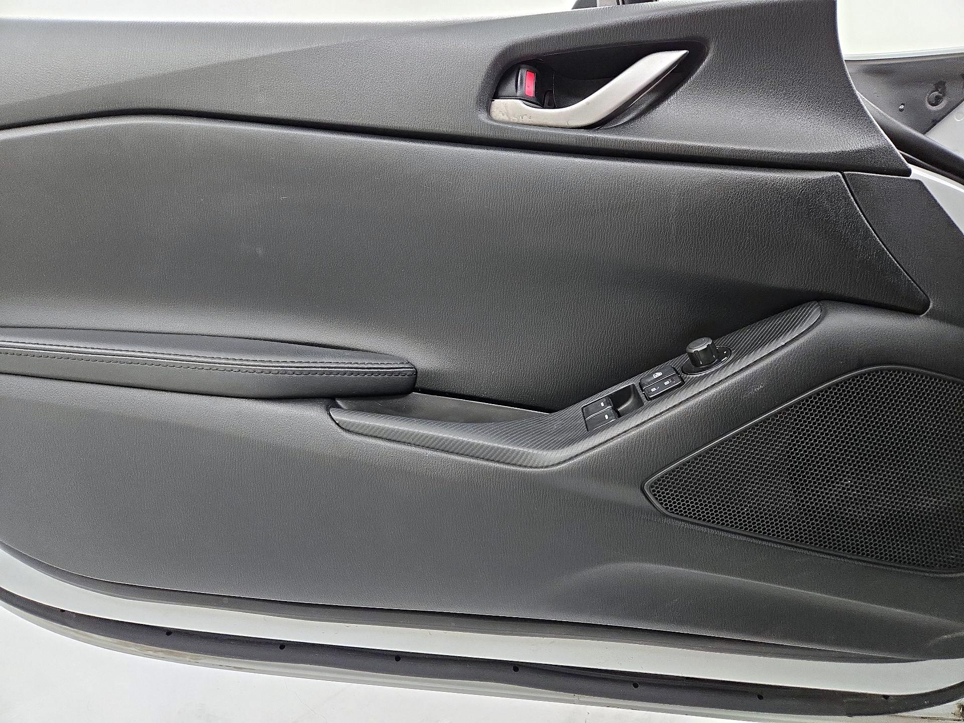 Thumbnail: 2016 Mazda MX-5 Miata - 12