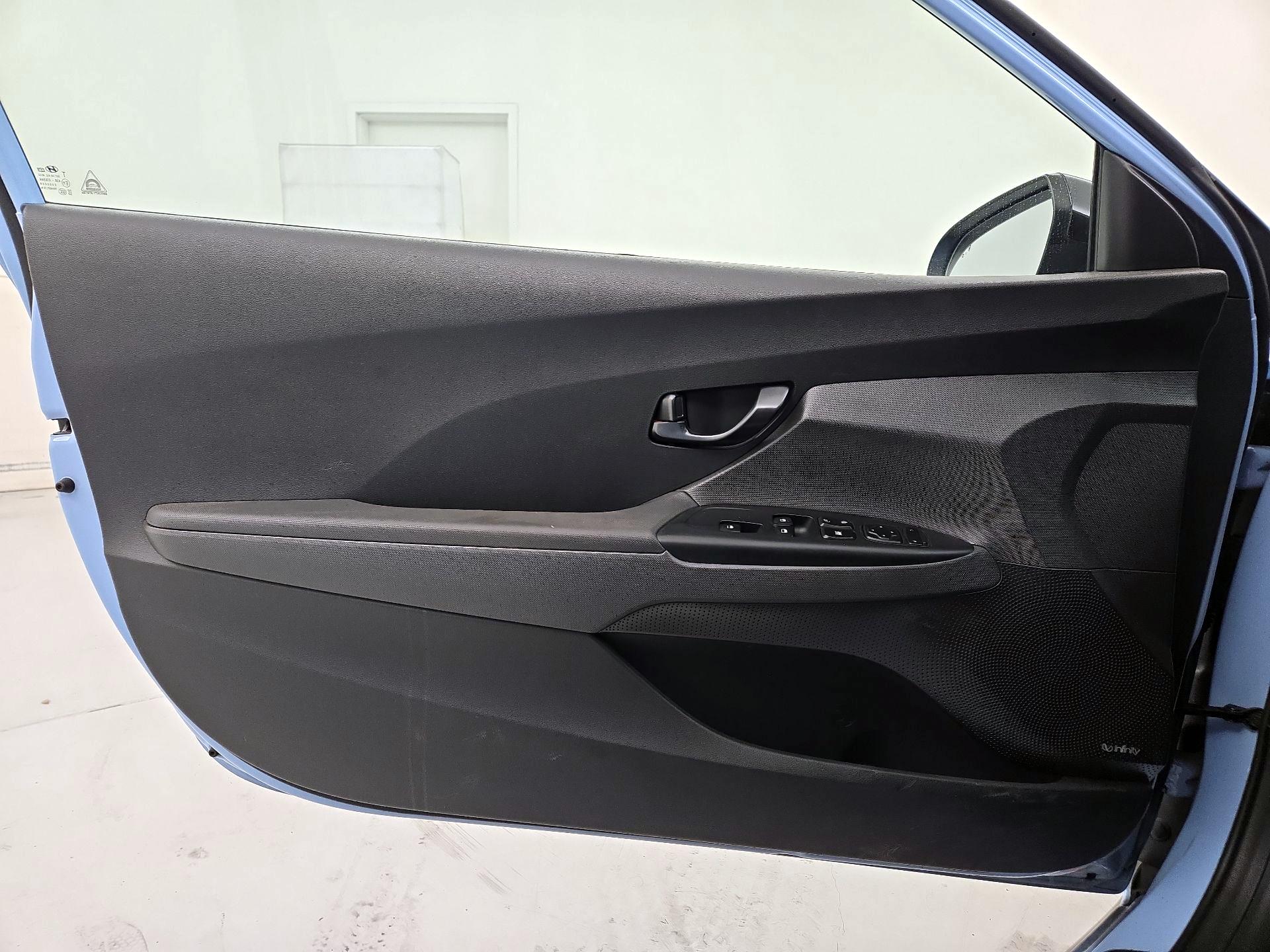 Thumbnail: 2022 Hyundai Veloster - 12