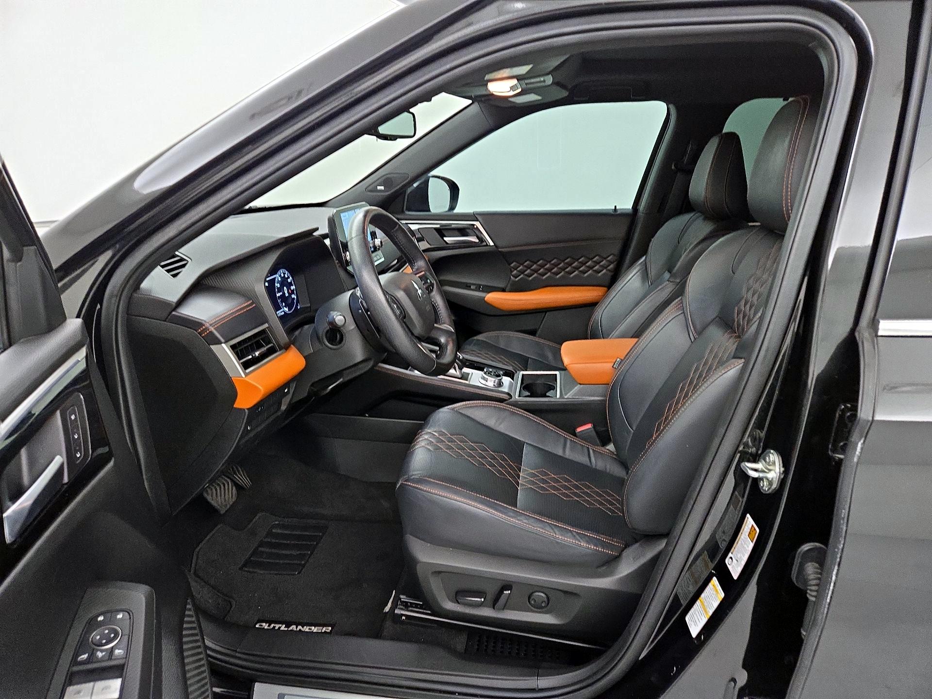 Thumbnail: 2022 Mitsubishi Outlander - 11