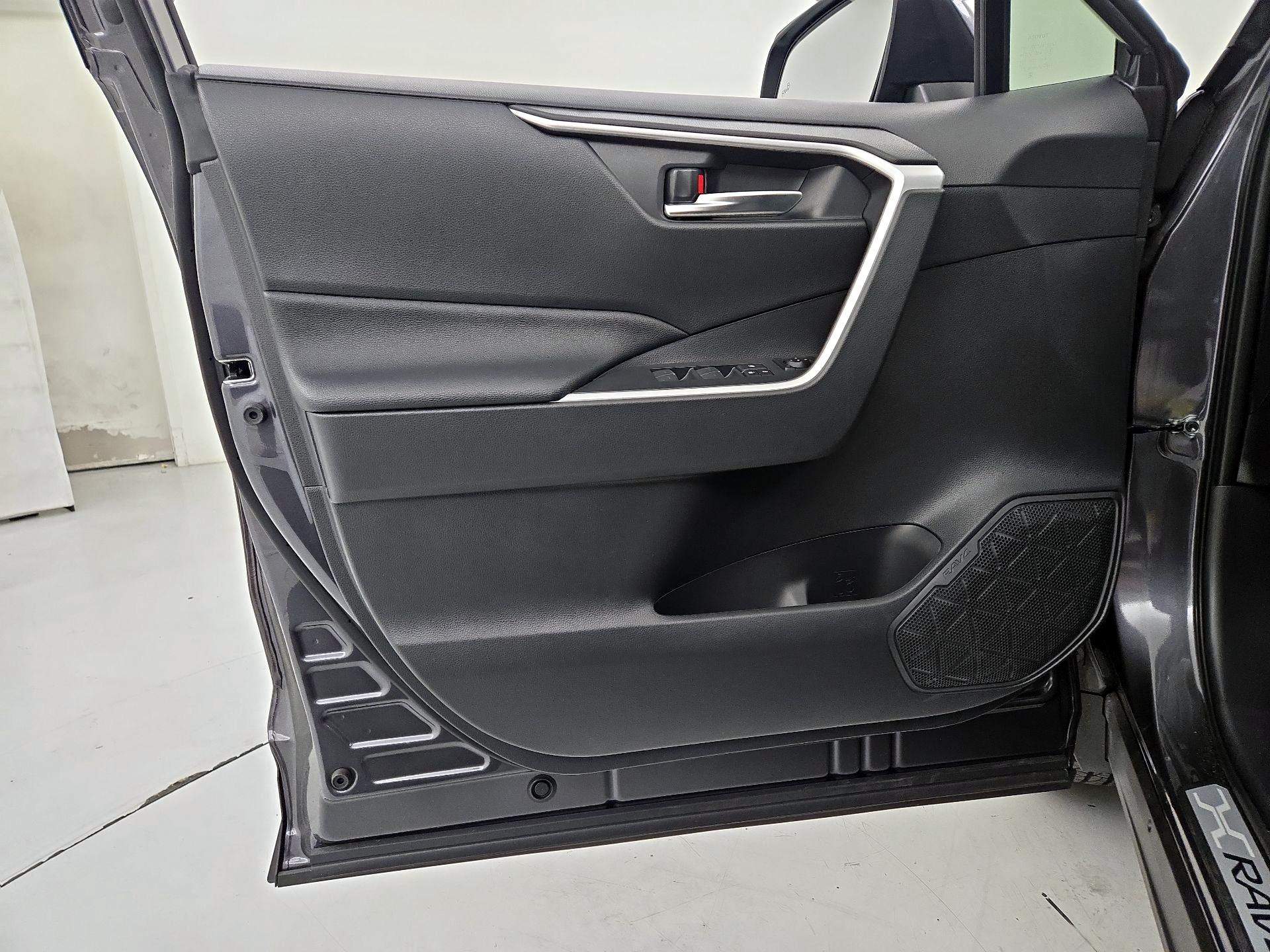 Thumbnail: 2025 Toyota RAV4 - 12