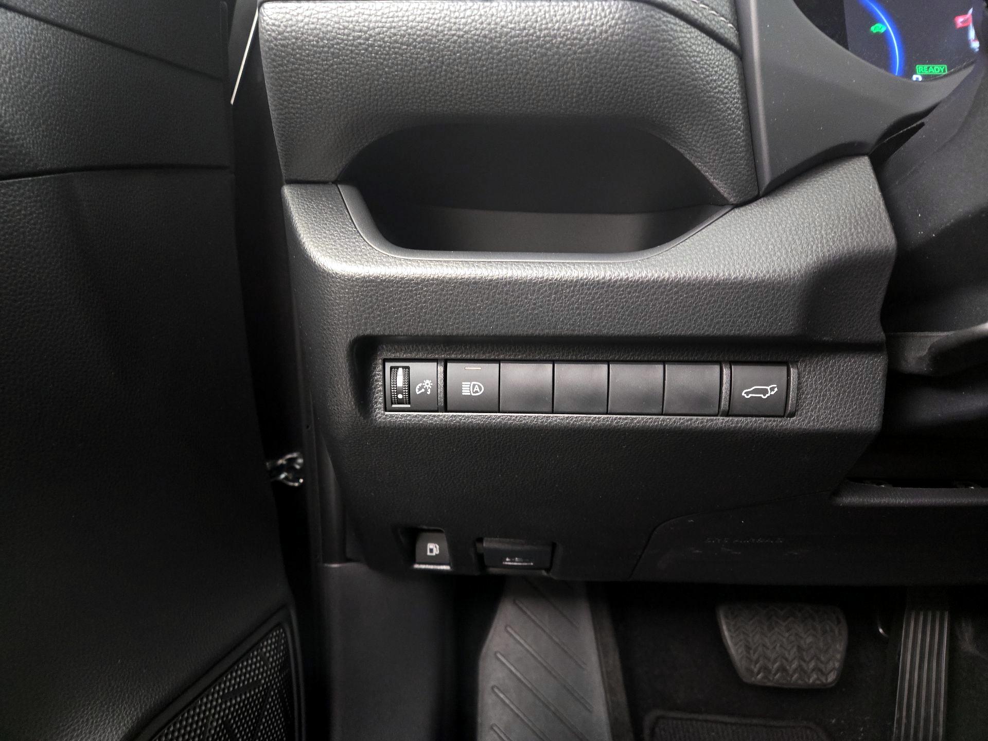 Thumbnail: 2025 Toyota RAV4 - 13