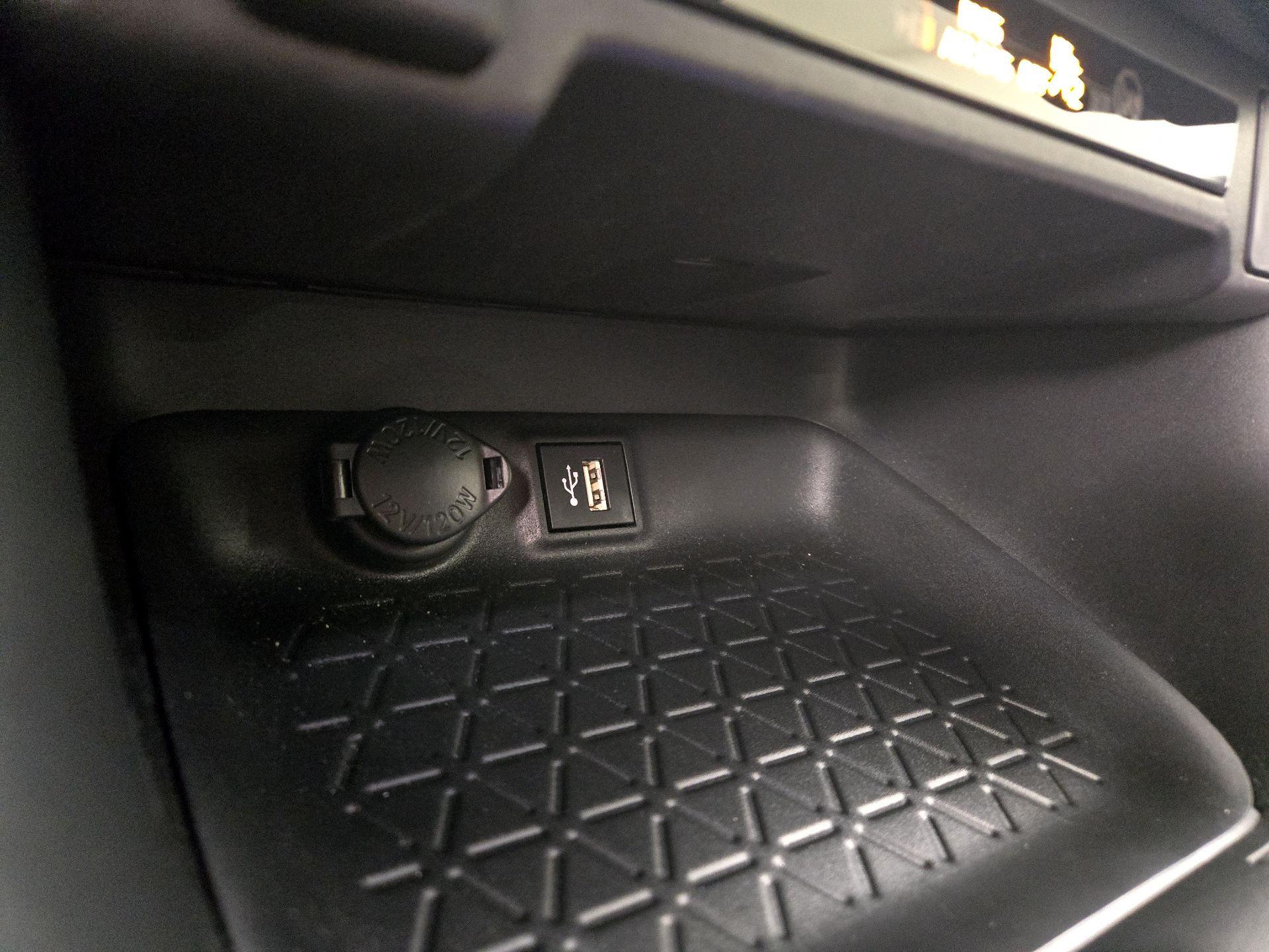 Thumbnail: 2025 Toyota RAV4 - 18