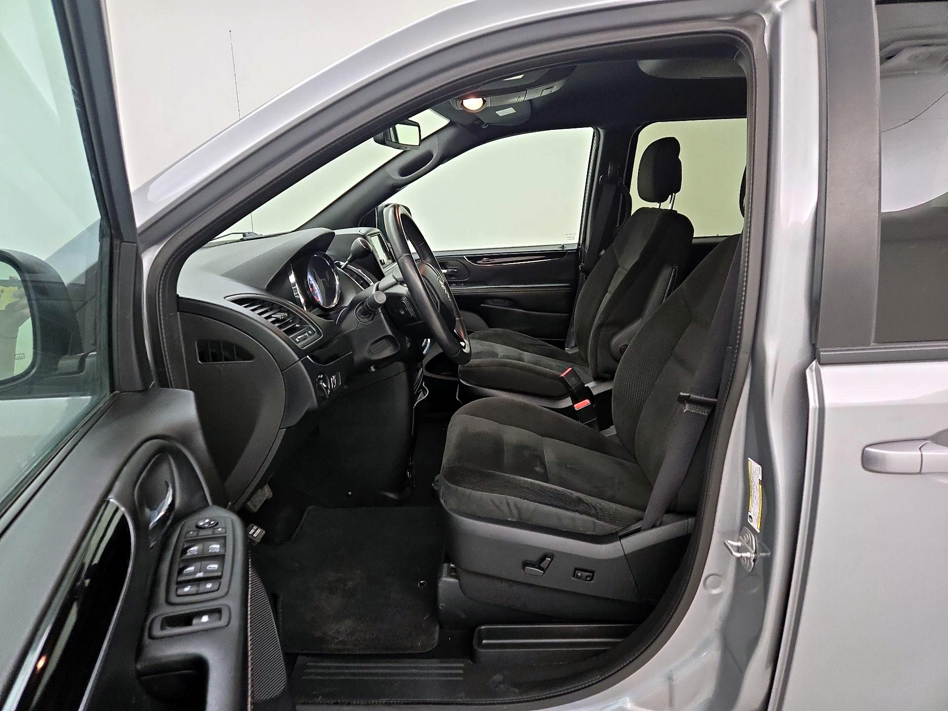 Thumbnail: 2019 Dodge Grand Caravan - 11