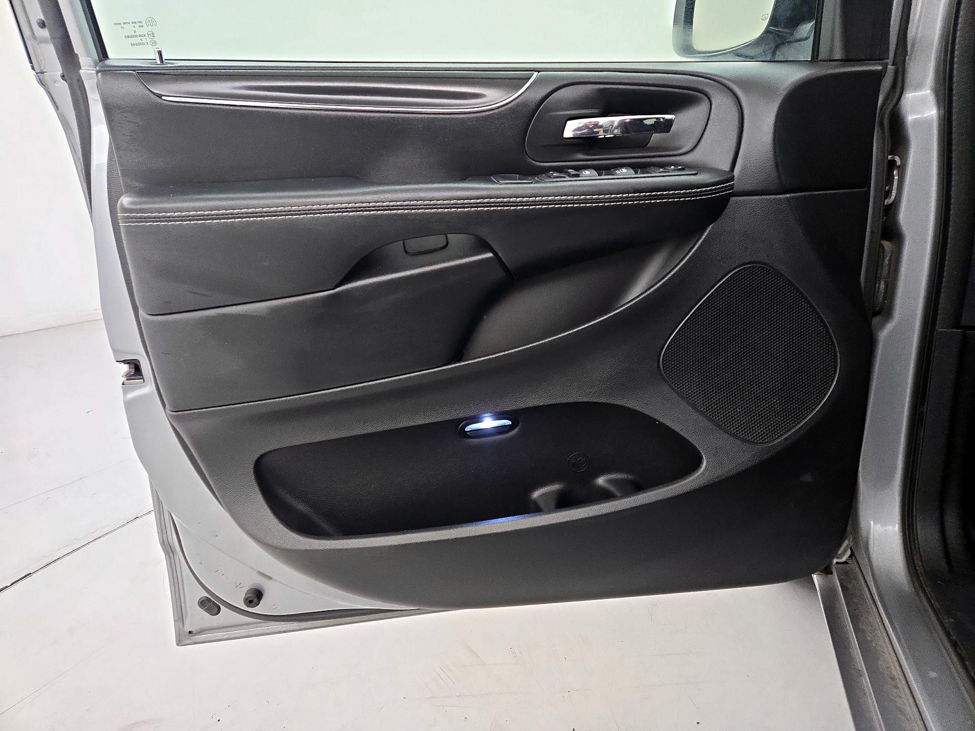 Thumbnail: 2019 Dodge Grand Caravan - 12