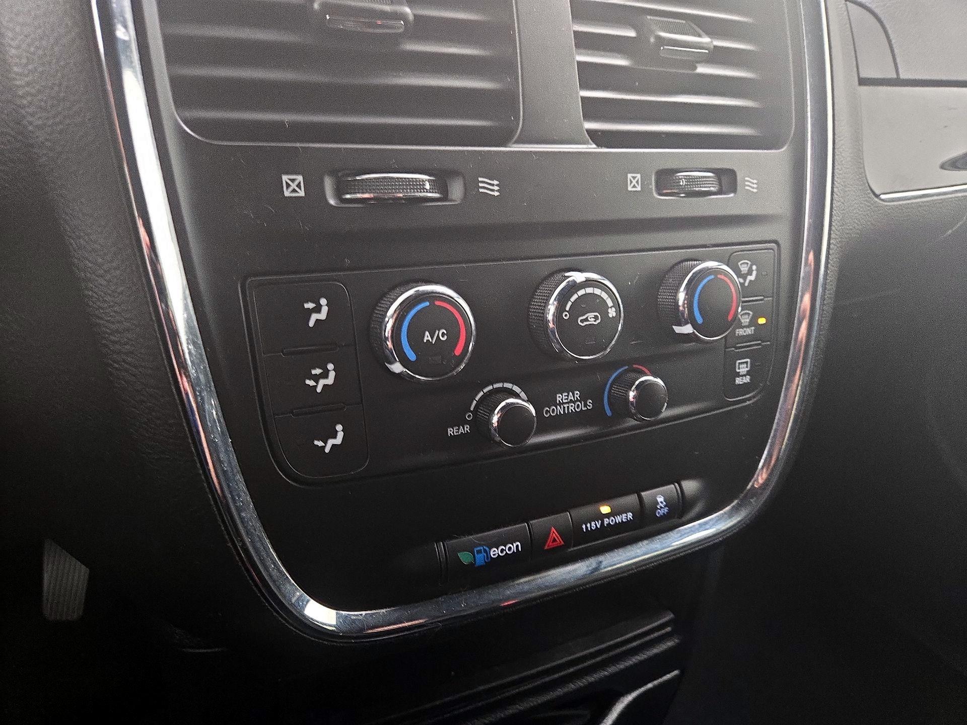 Thumbnail: 2019 Dodge Grand Caravan - 16