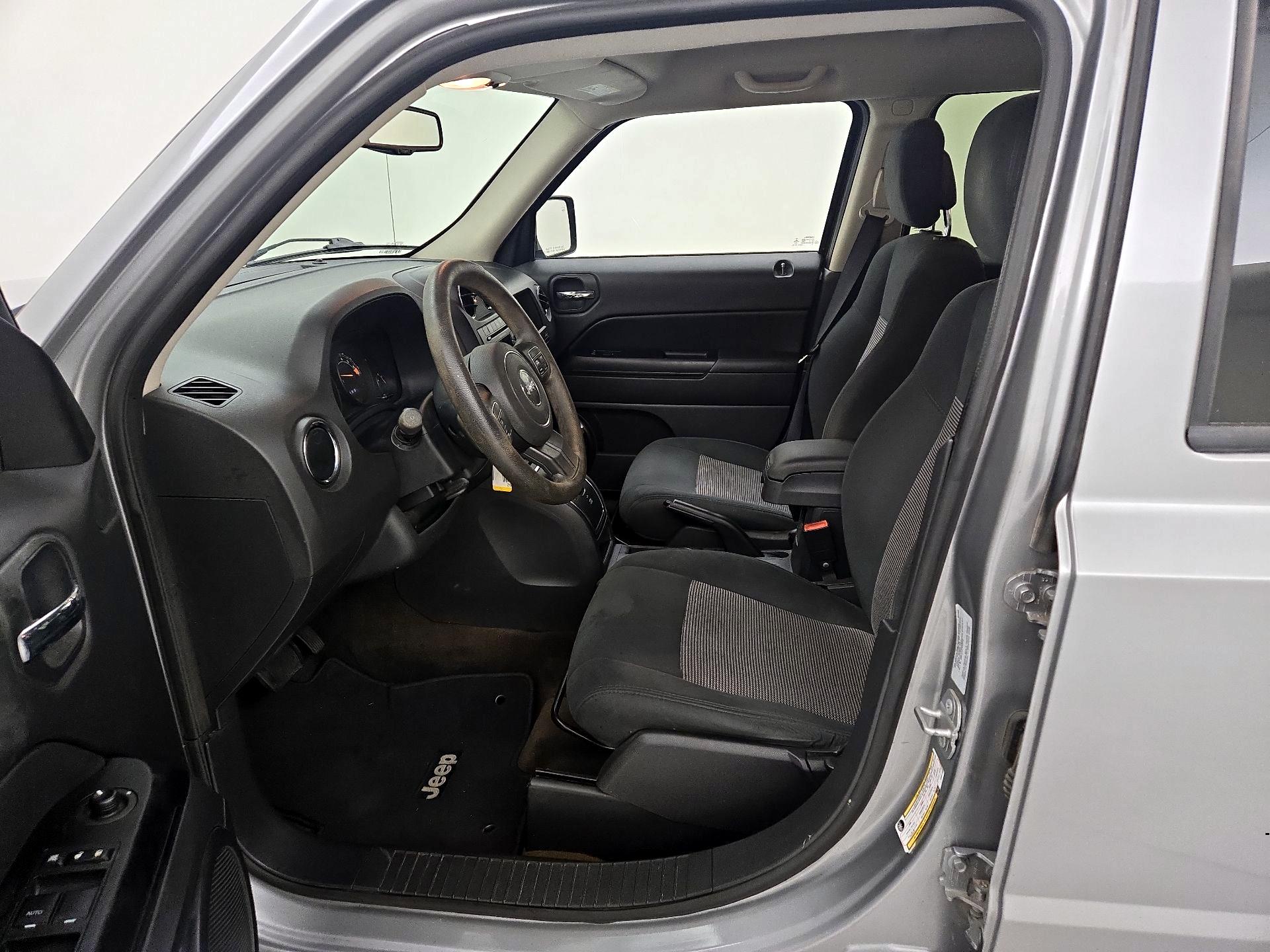 Thumbnail: 2016 Jeep Patriot - 11