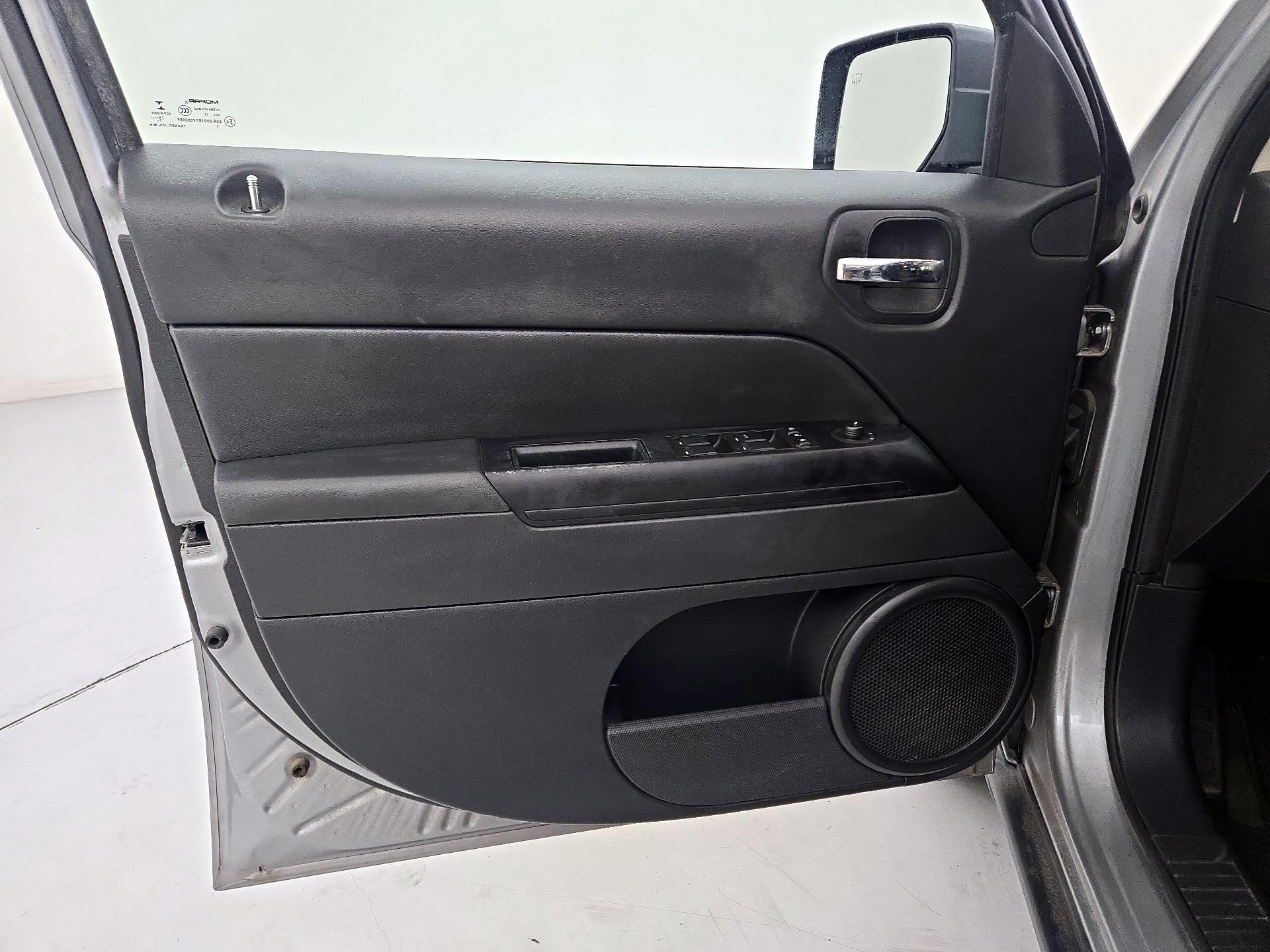 Thumbnail: 2016 Jeep Patriot - 12