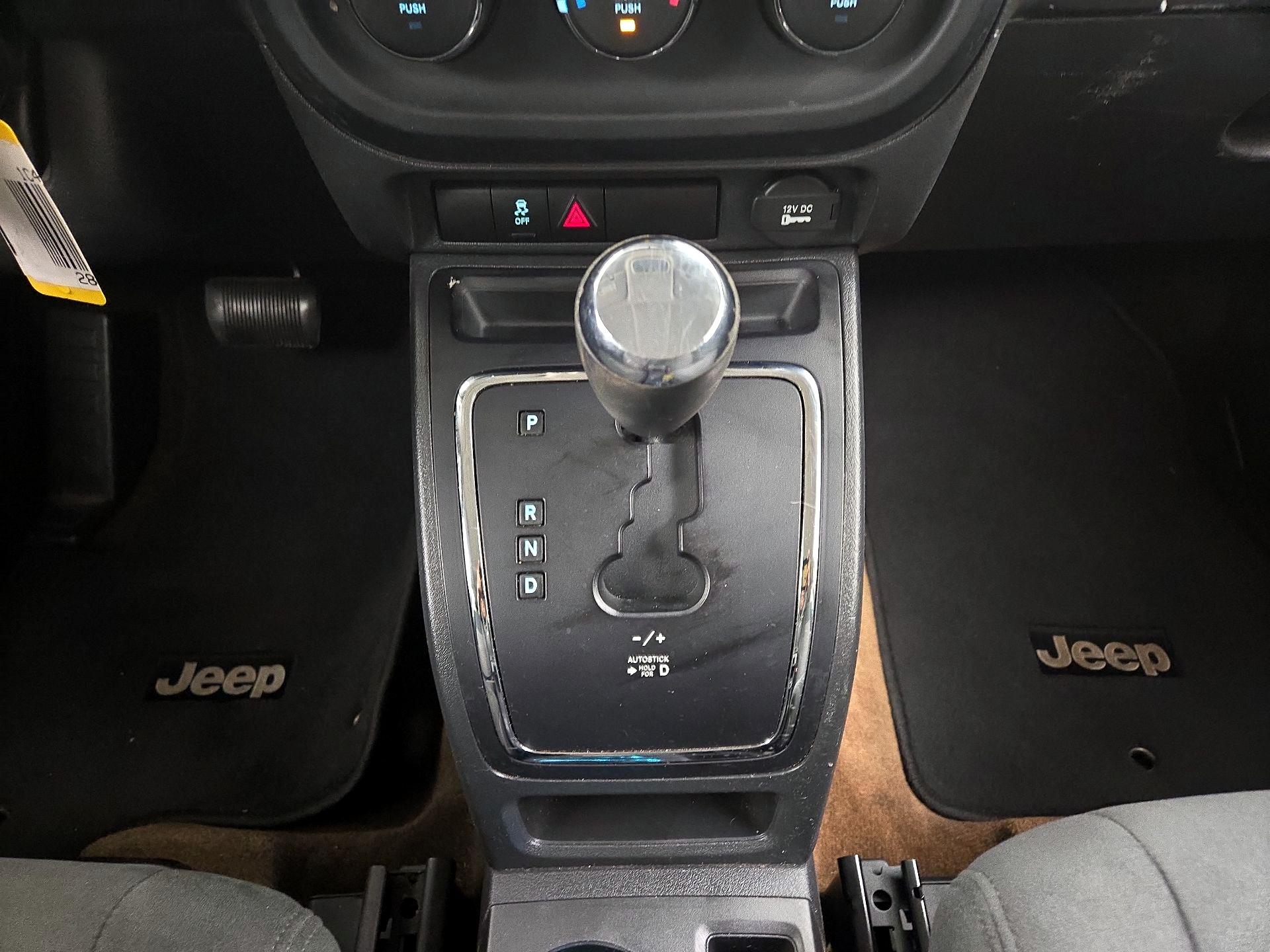 Thumbnail: 2016 Jeep Patriot - 15