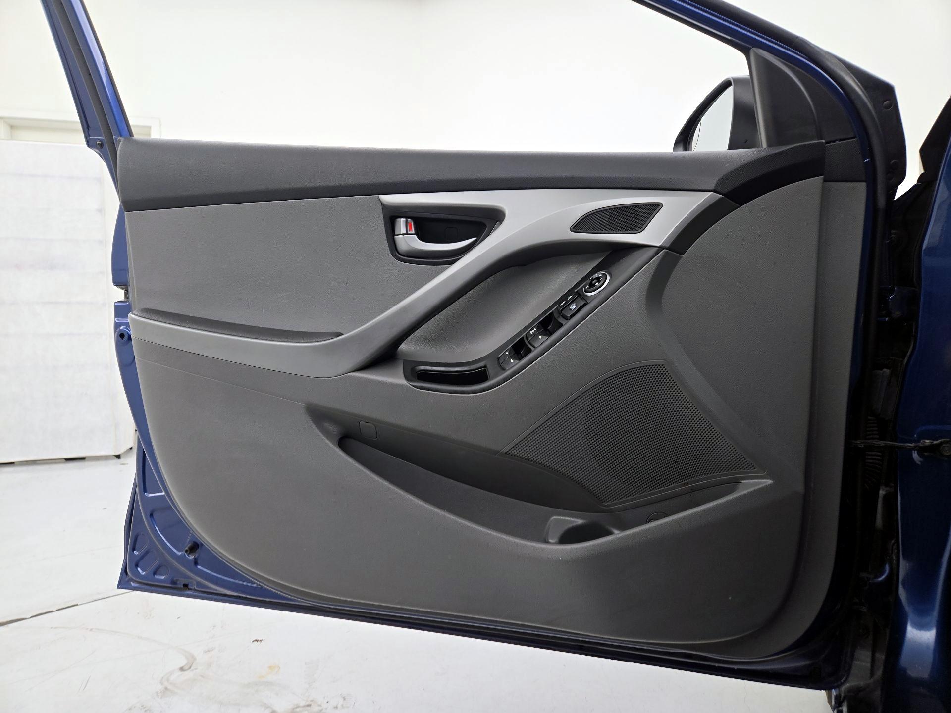 Thumbnail: 2015 Hyundai Elantra - 12