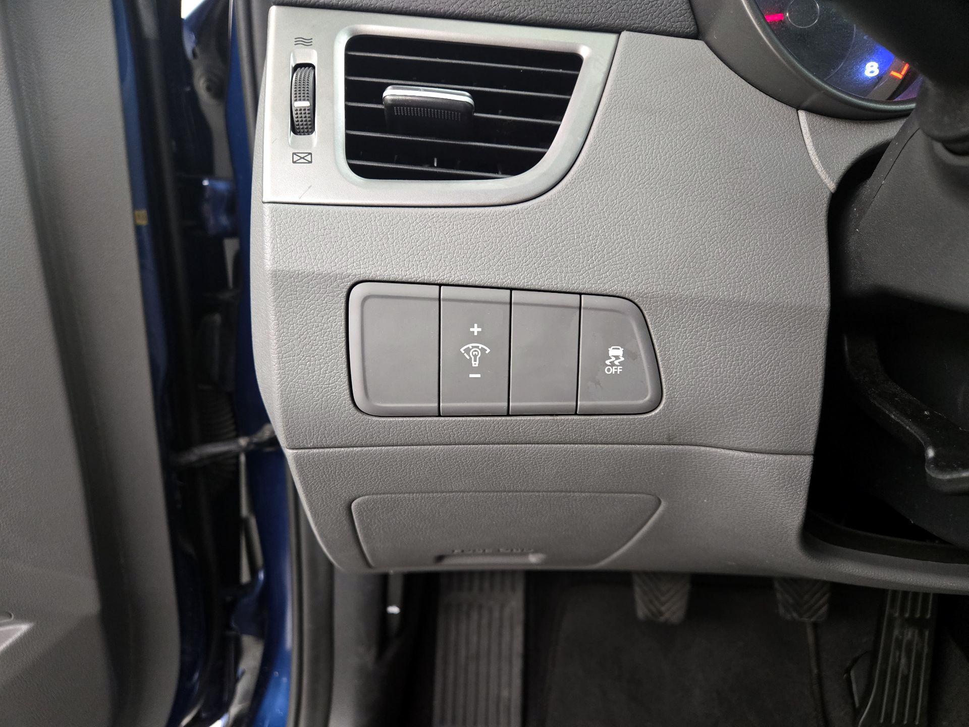 Thumbnail: 2015 Hyundai Elantra - 13