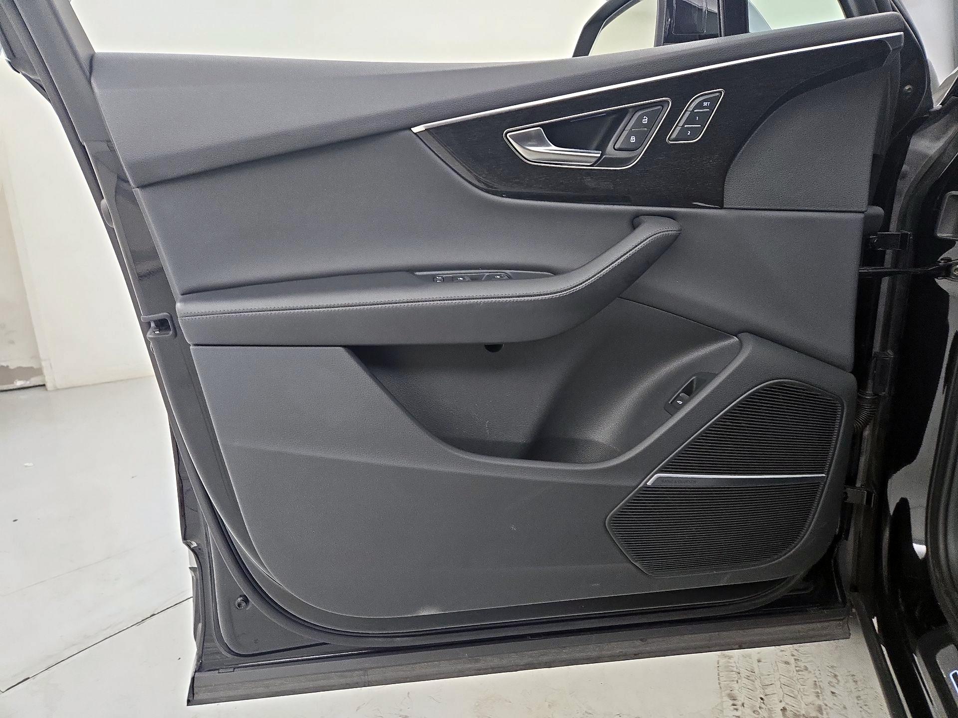 Thumbnail: 2023 Audi Q7 - 12