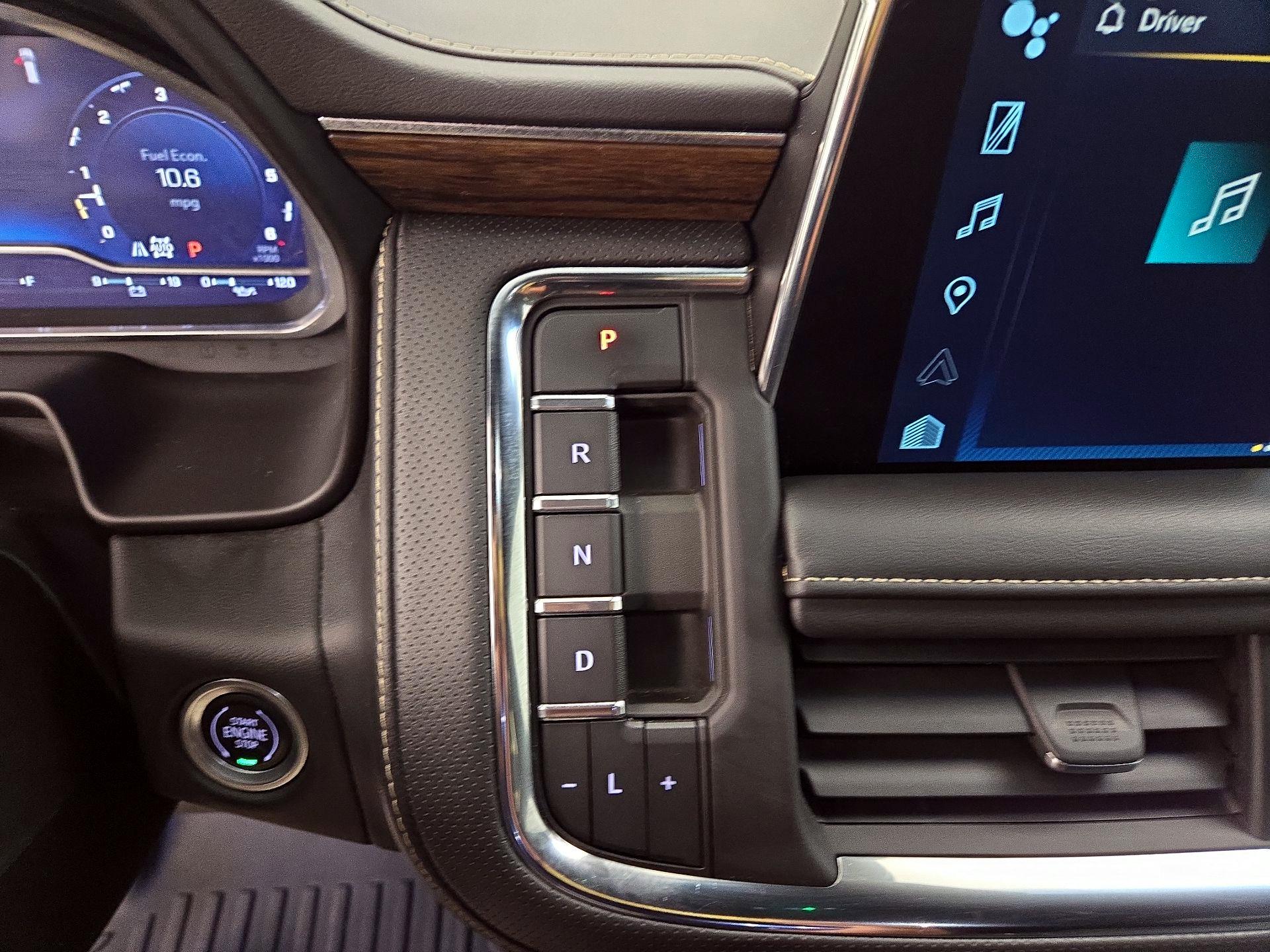 Thumbnail: 2022 Chevrolet Suburban - 17