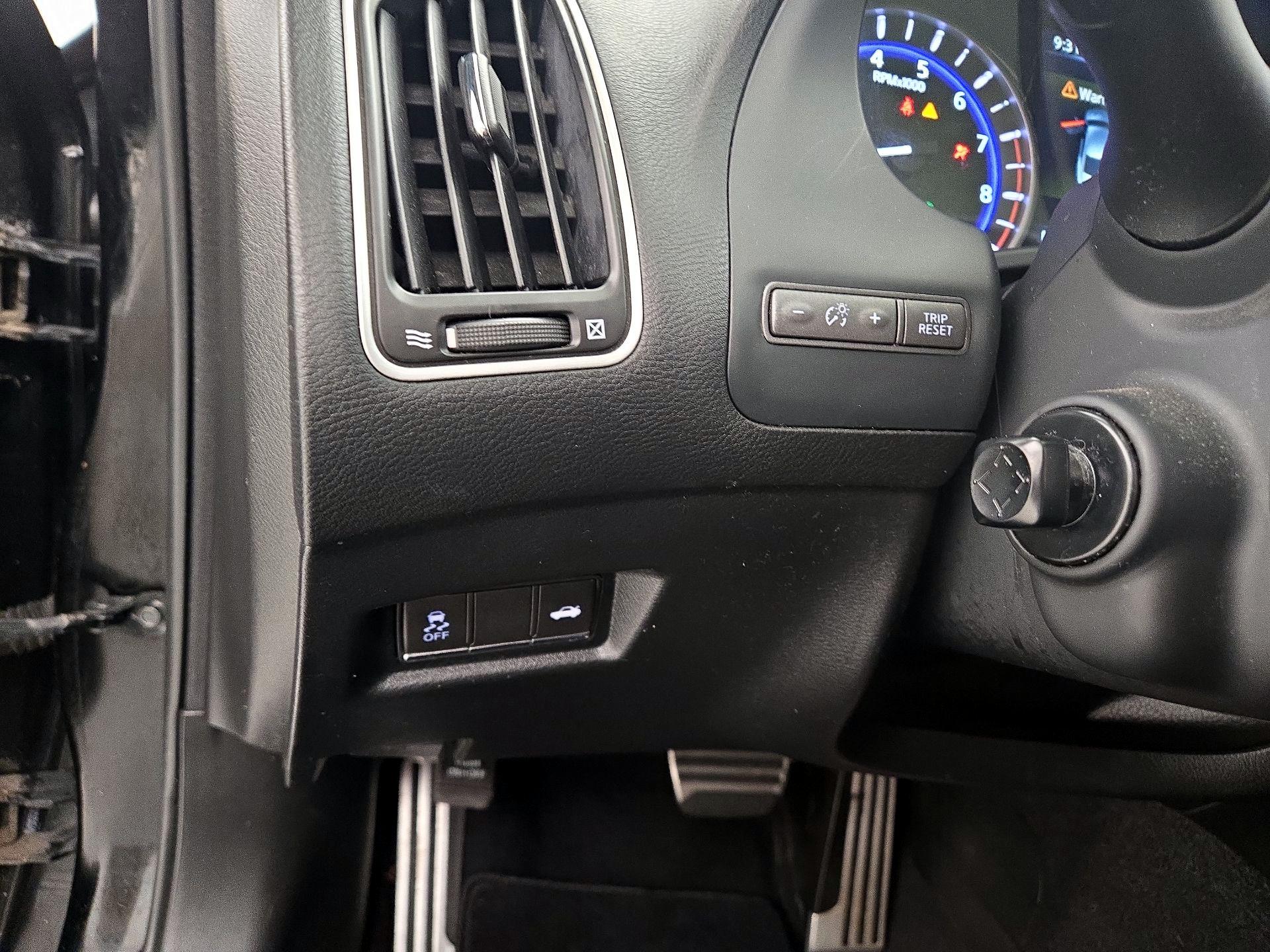 Thumbnail: 2016 INFINITI Q50 - 13