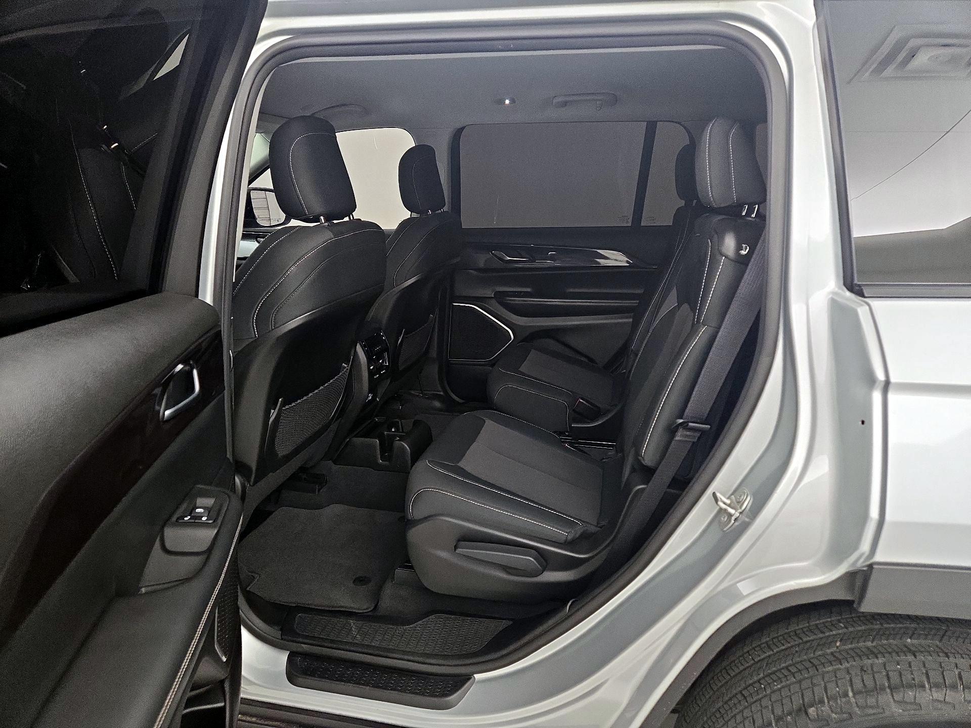 Thumbnail: 2022 Jeep Grand Cherokee L - 19