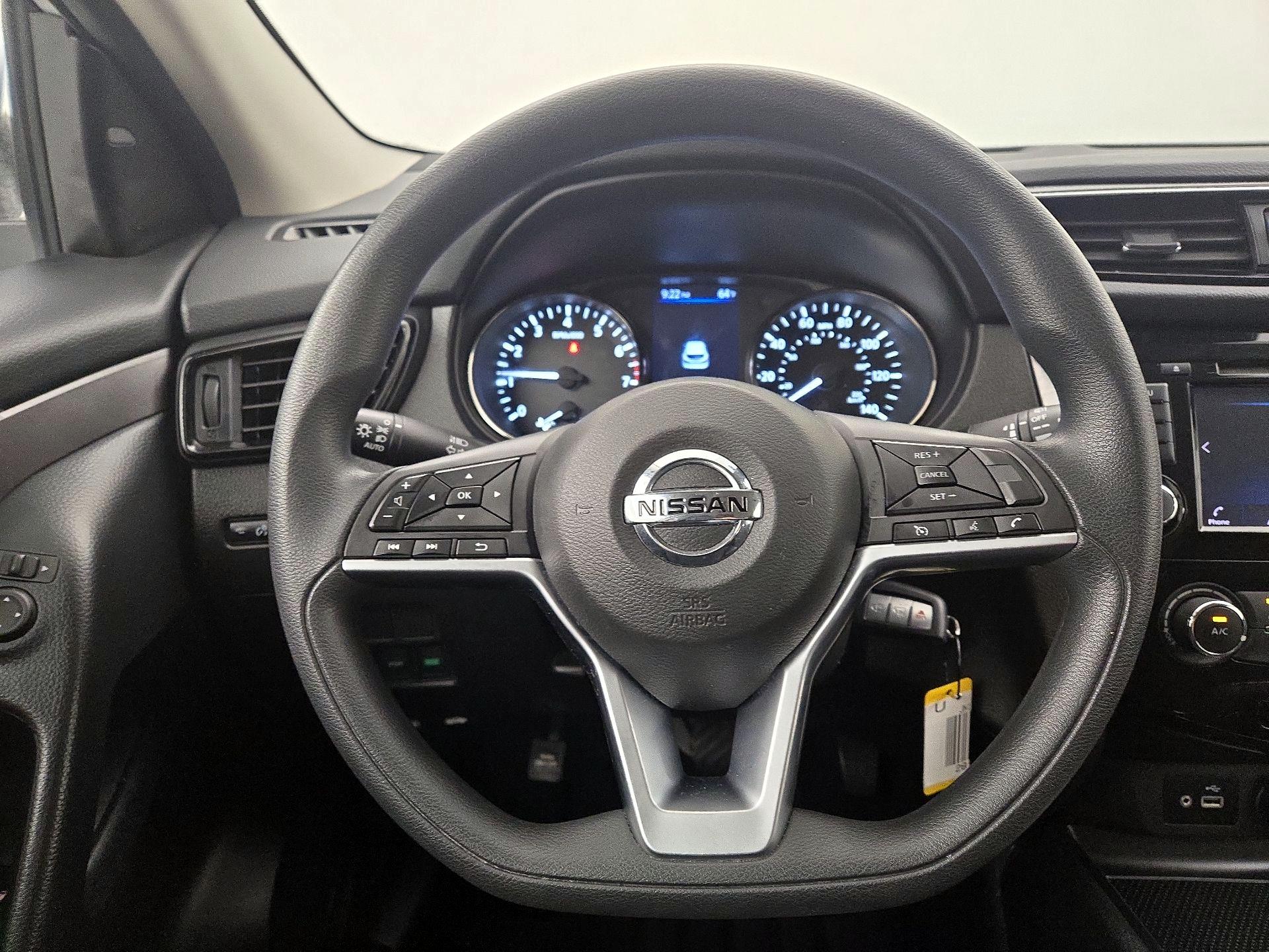 Thumbnail: 2020 Nissan Rogue Sport - 10