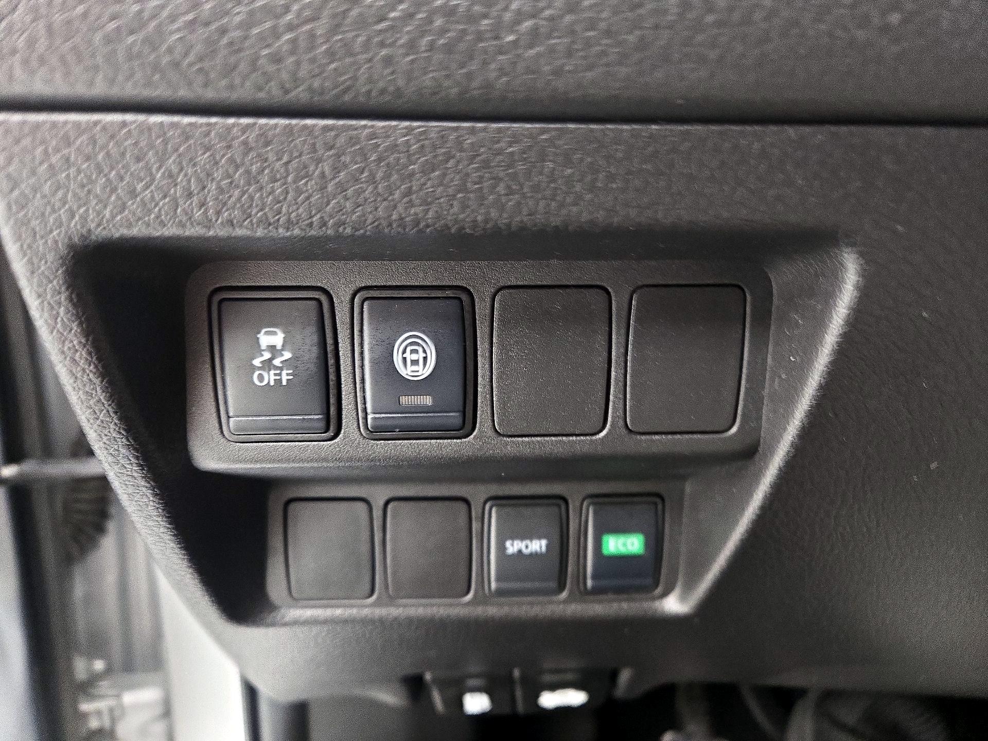 Thumbnail: 2020 Nissan Rogue Sport - 13