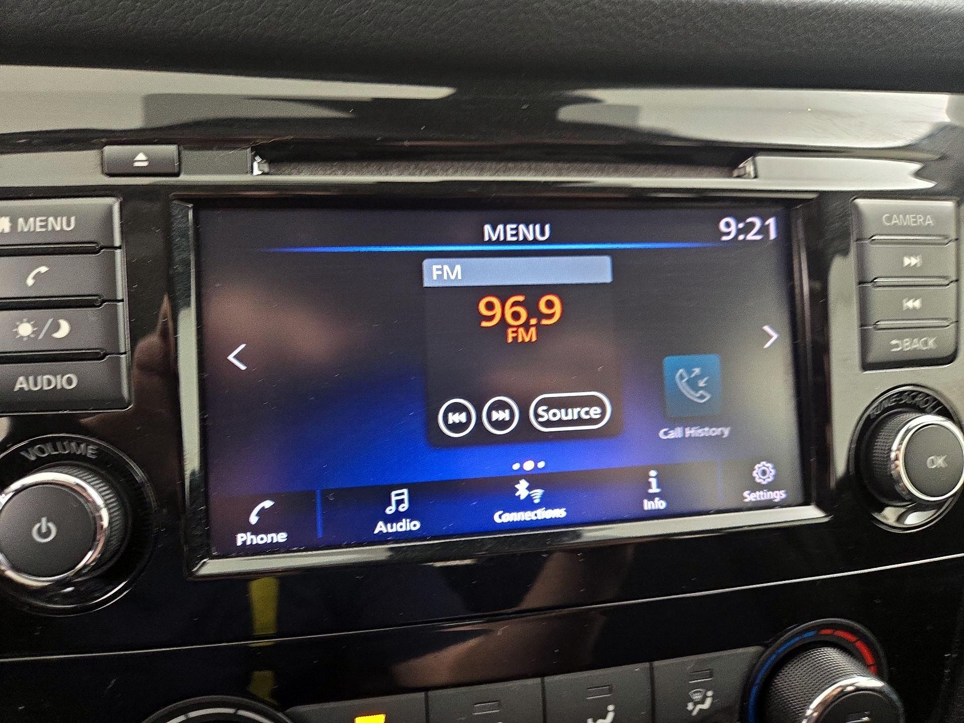 Thumbnail: 2020 Nissan Rogue Sport - 15