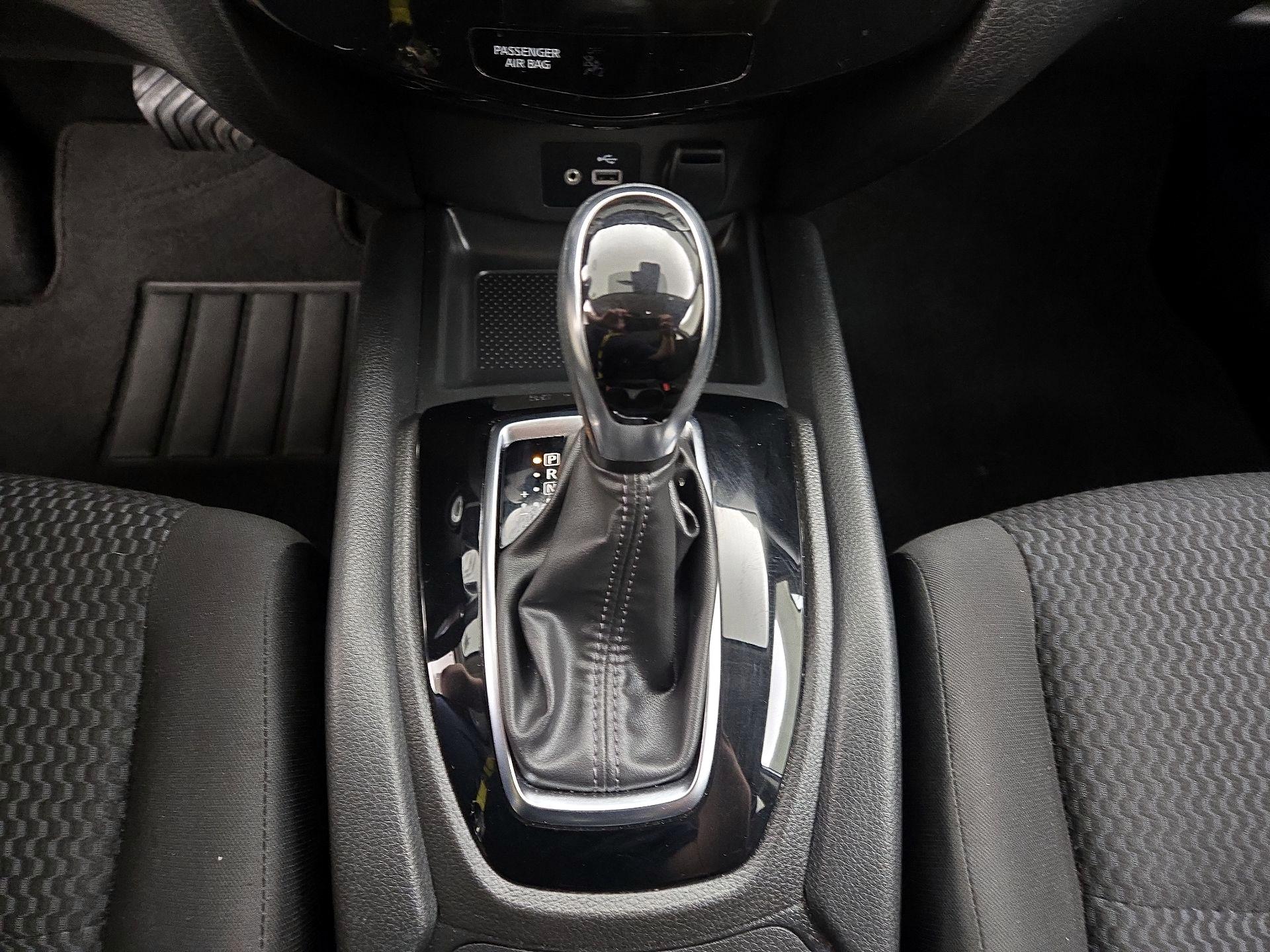 Thumbnail: 2020 Nissan Rogue Sport - 17