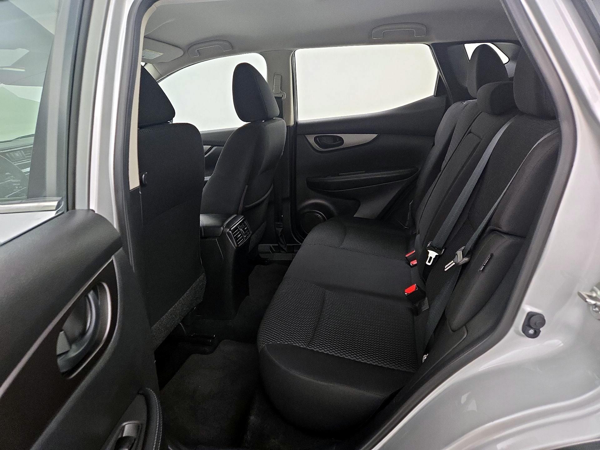 Thumbnail: 2020 Nissan Rogue Sport - 19