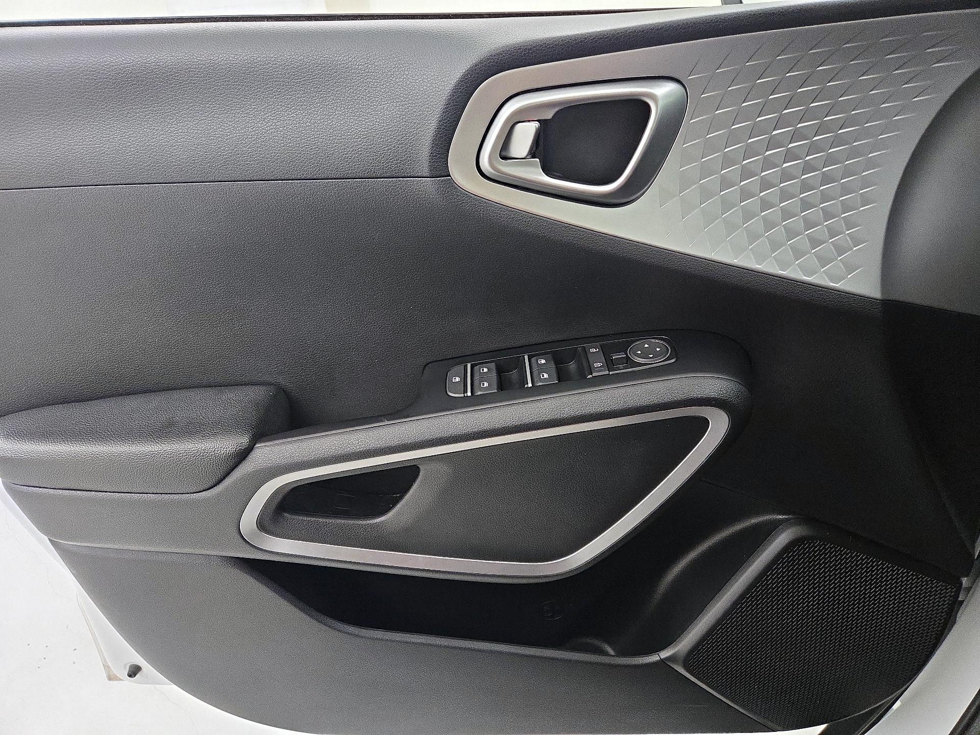 Thumbnail: 2020 Kia Soul - 12