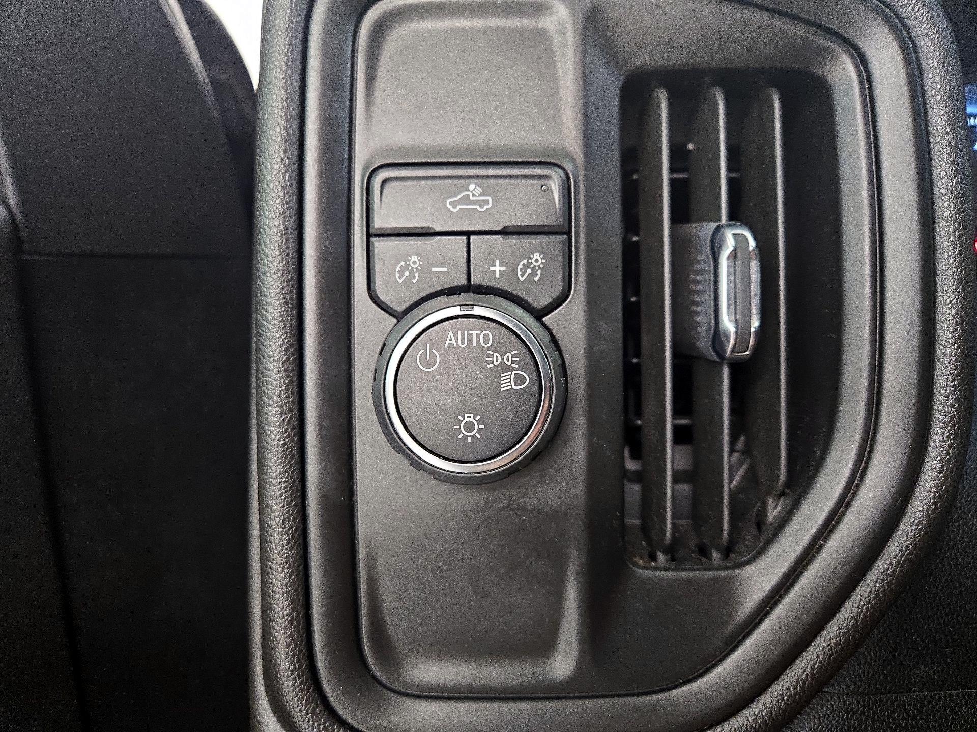 Thumbnail: 2022 Chevrolet Silverado 1500 - 13