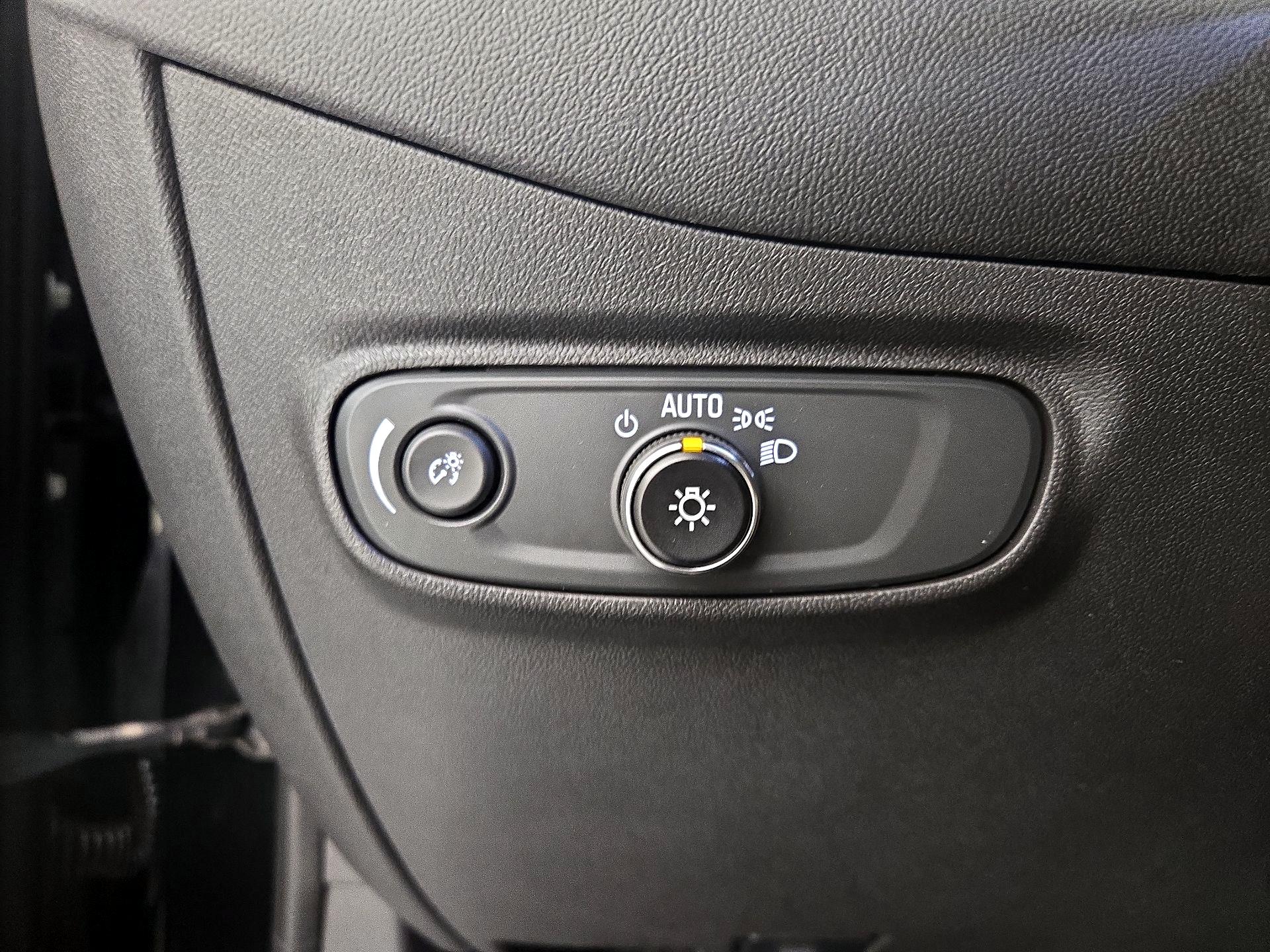 Thumbnail: 2022 Chevrolet Equinox - 13