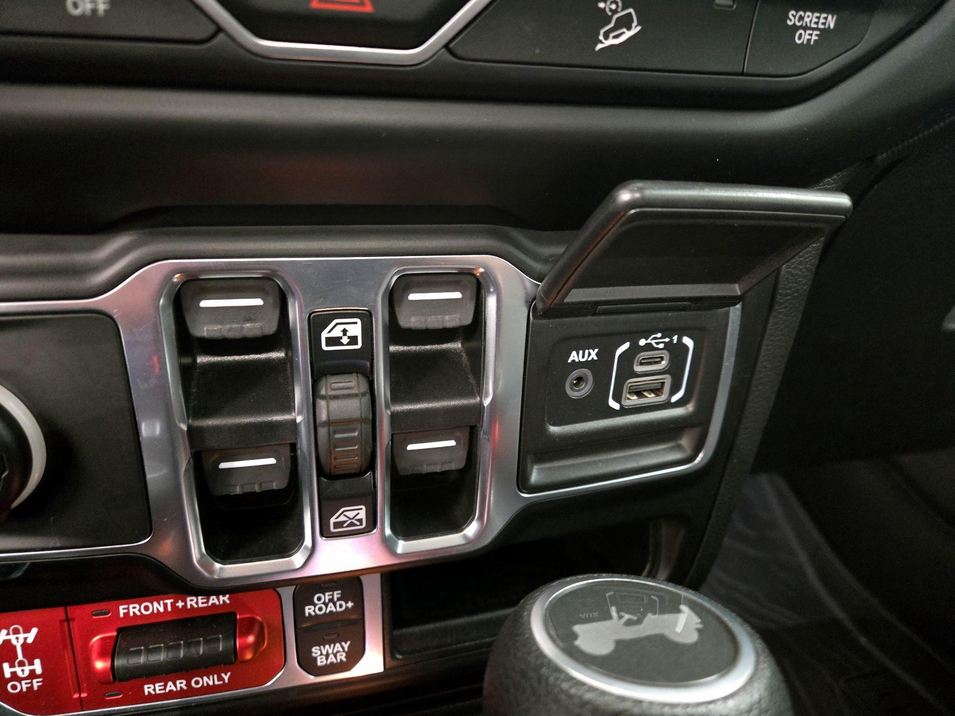 Thumbnail: 2021 Jeep Wrangler - 18