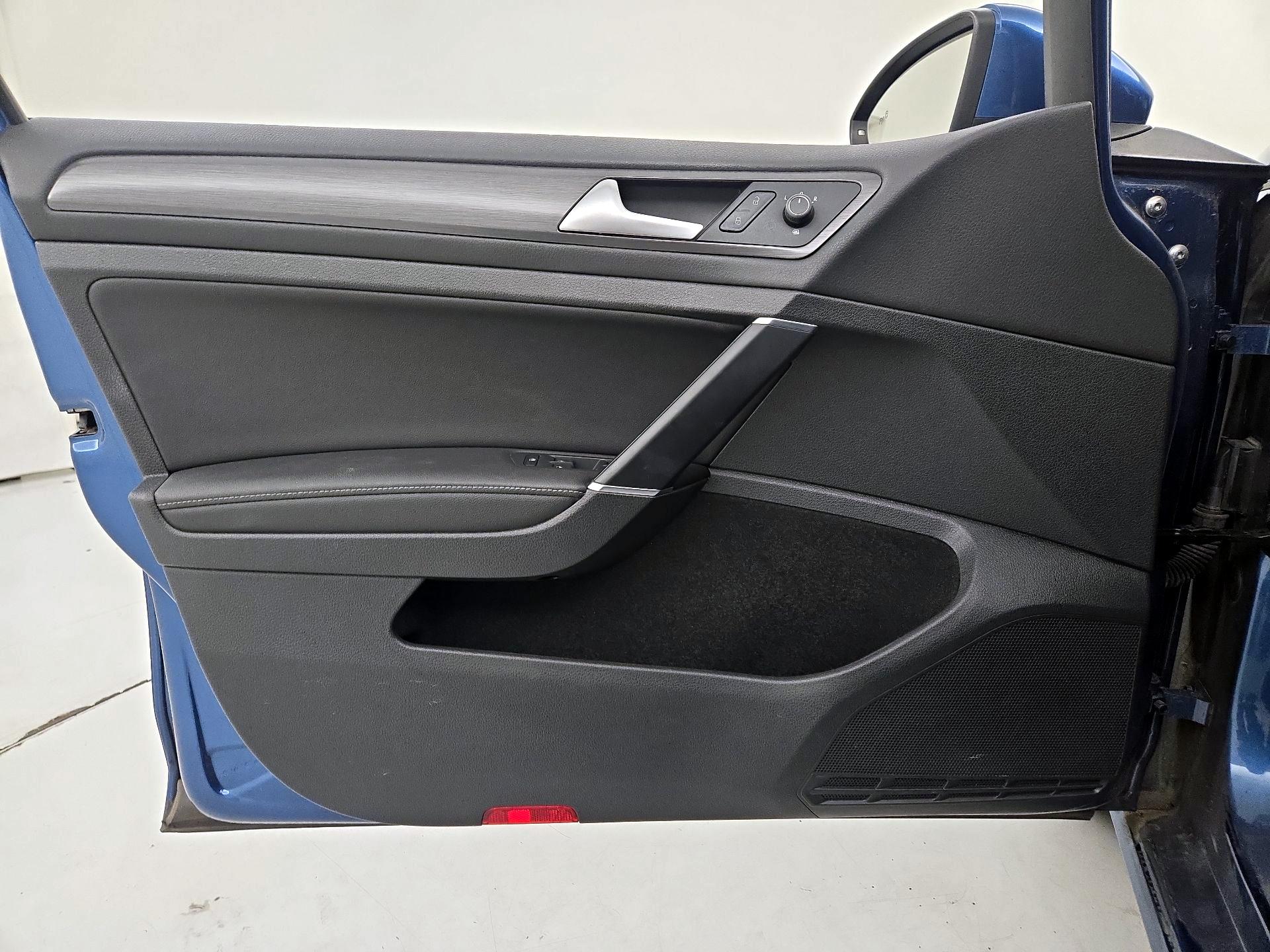 Thumbnail: 2018 Volkswagen Golf - 12