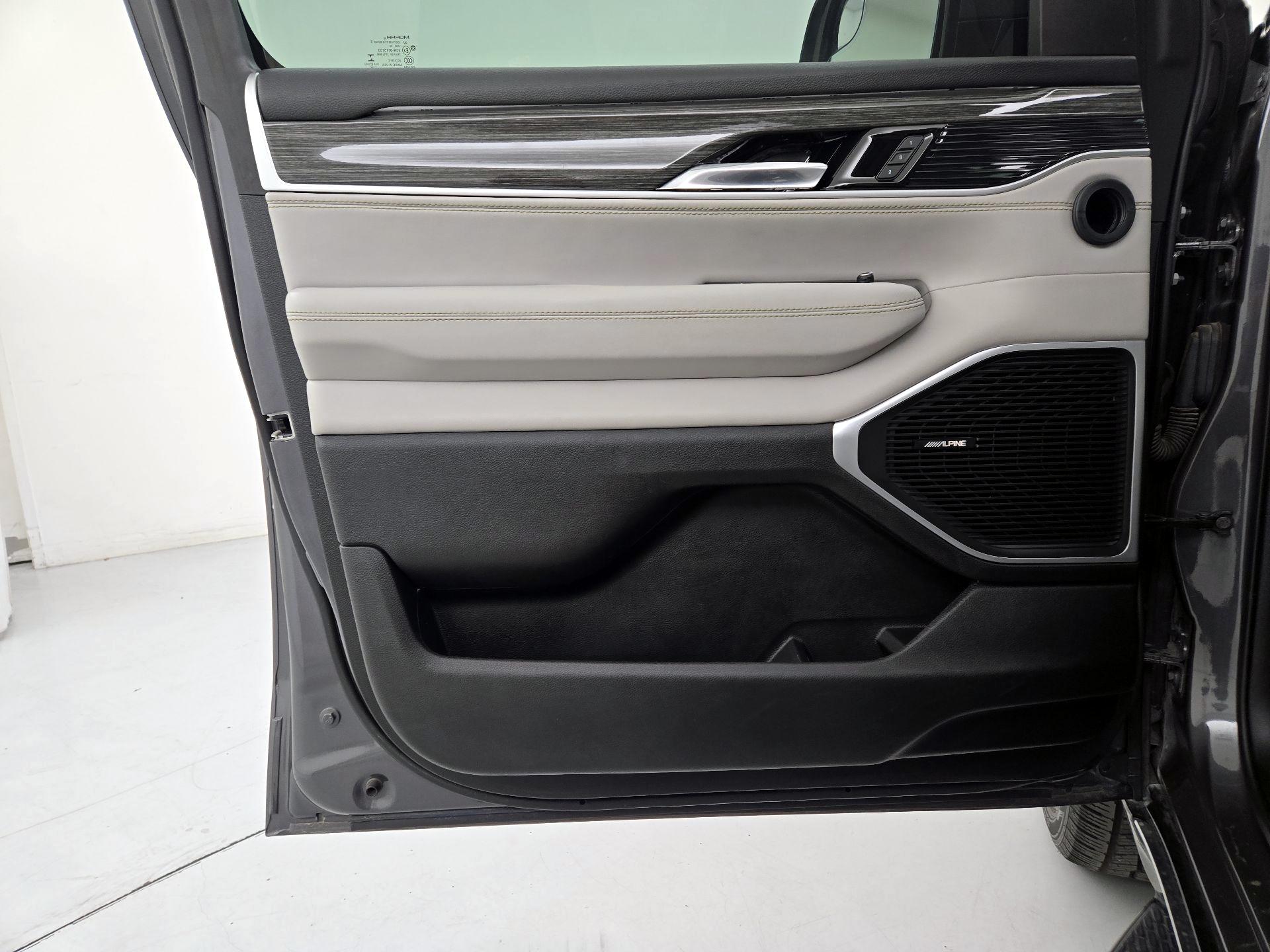 Thumbnail: 2022 Jeep Wagoneer - 12