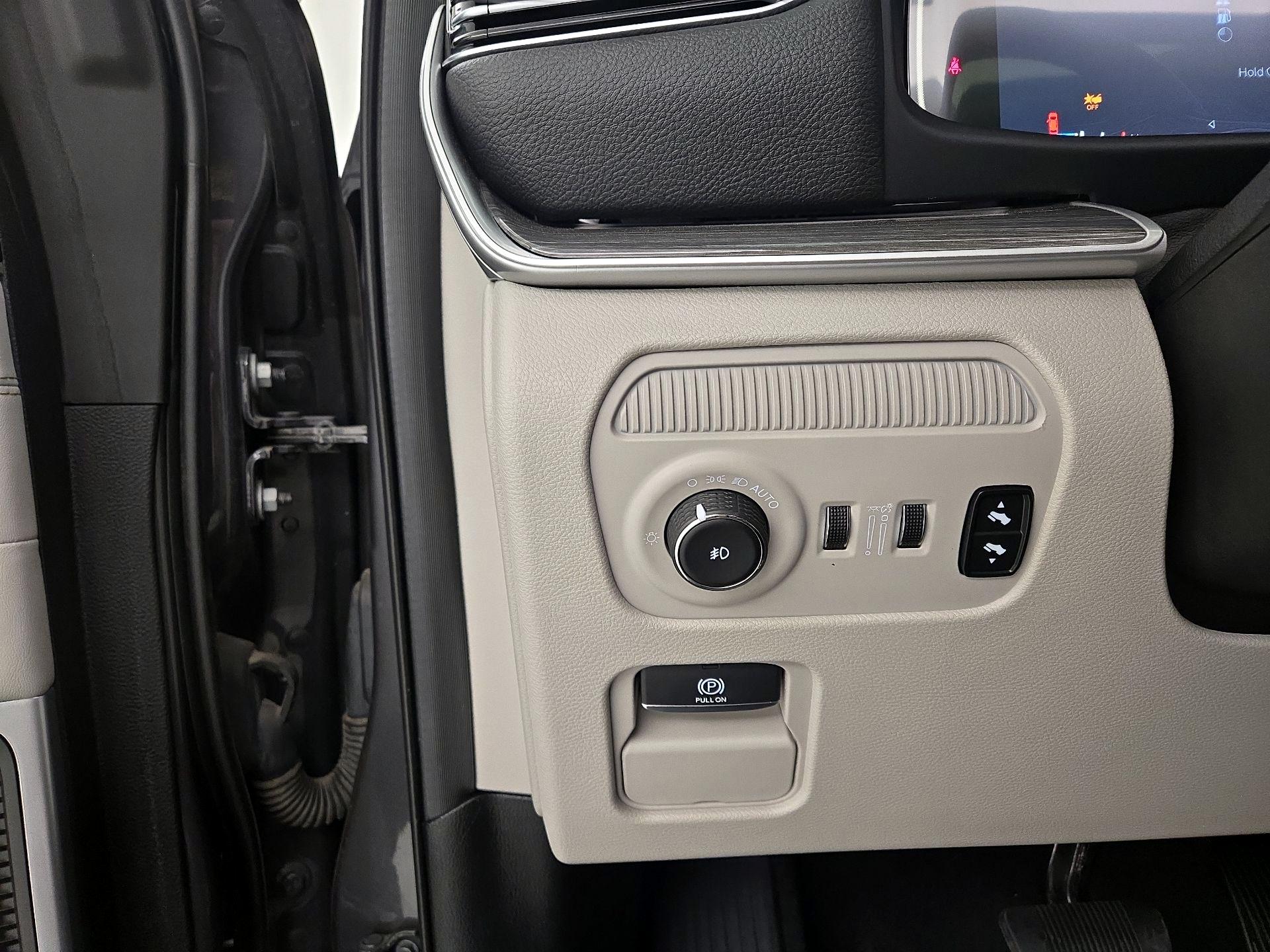 Thumbnail: 2022 Jeep Wagoneer - 13